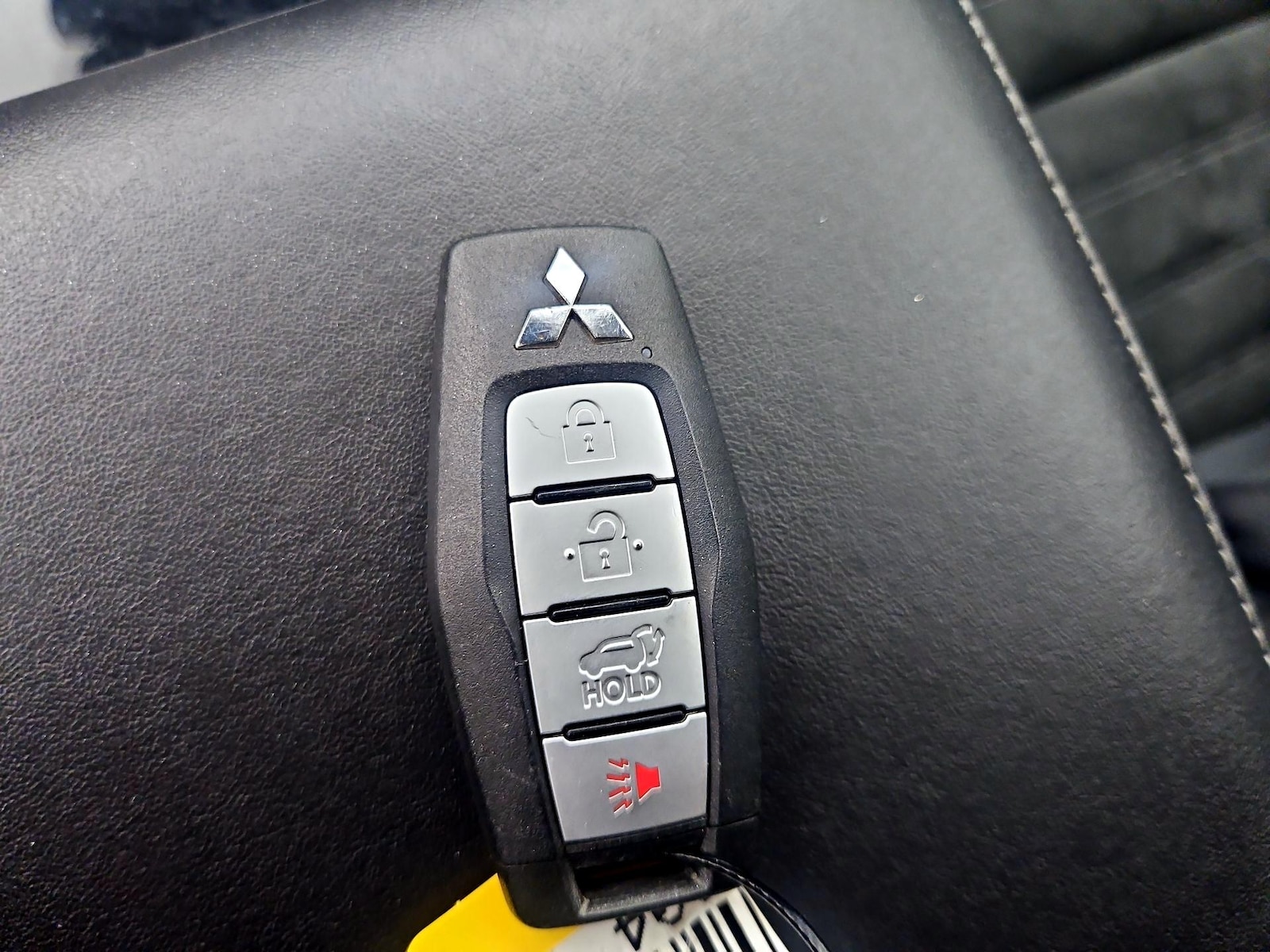 2025 Mitsubishi Outlander SE - Photo 25