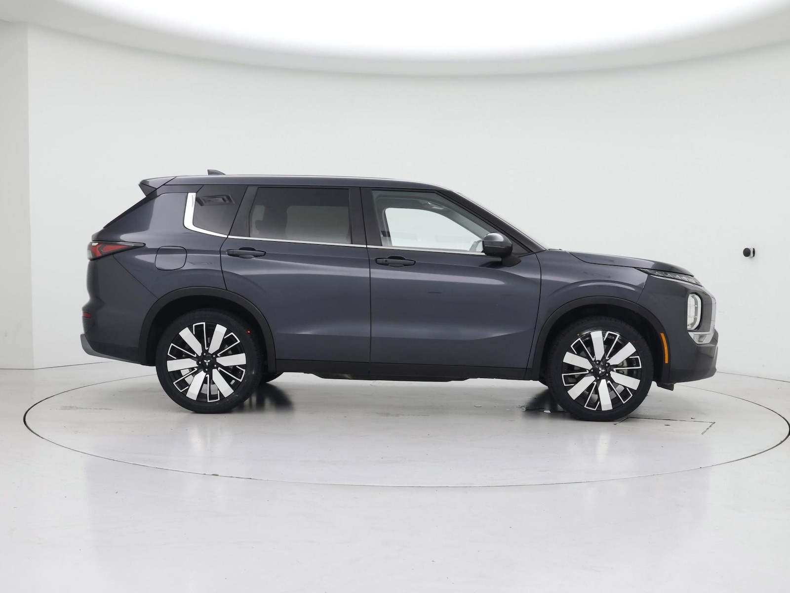 2025 Mitsubishi Outlander SE - Photo 8