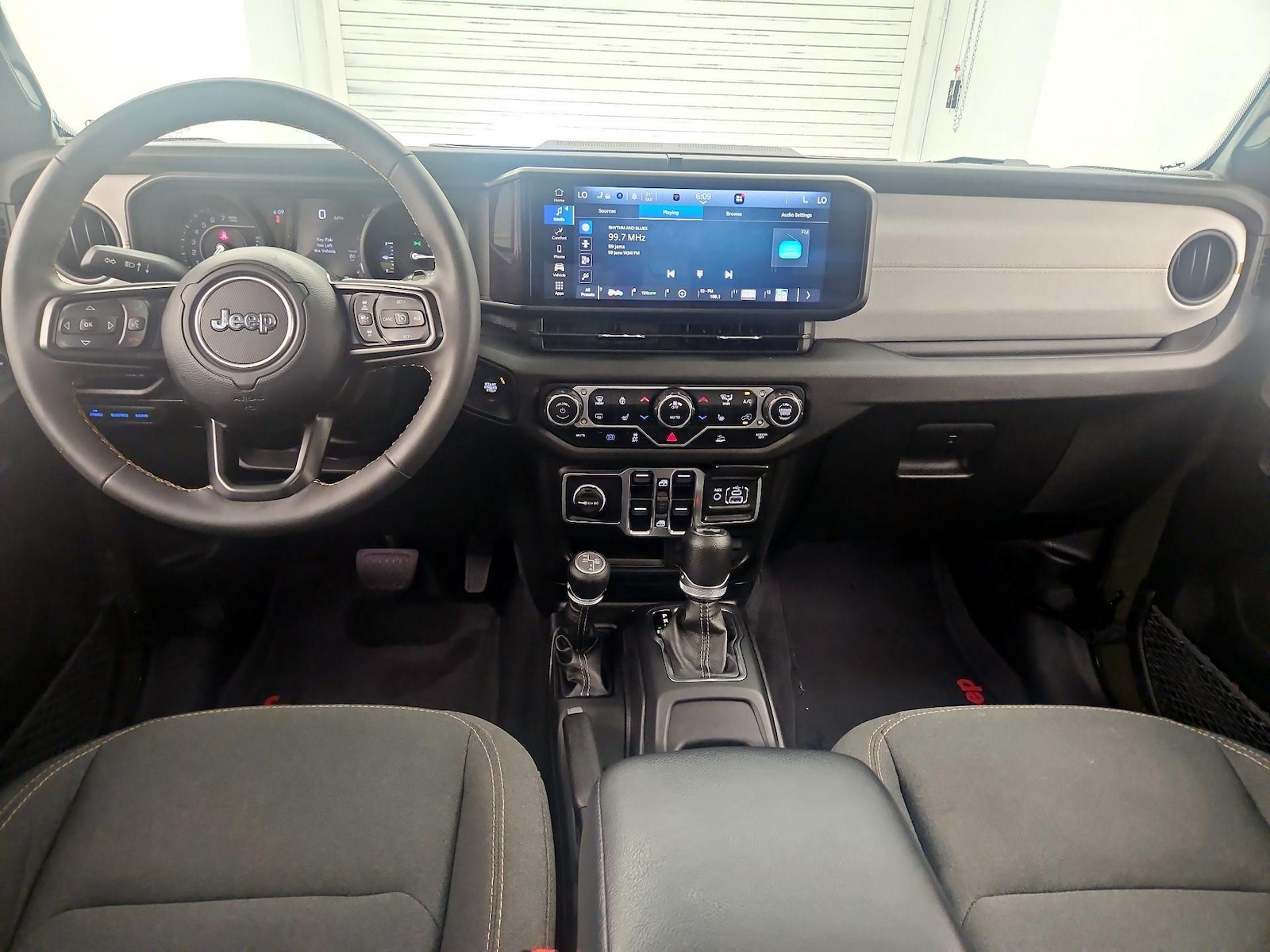Apple CarPlay® & Android Auto™