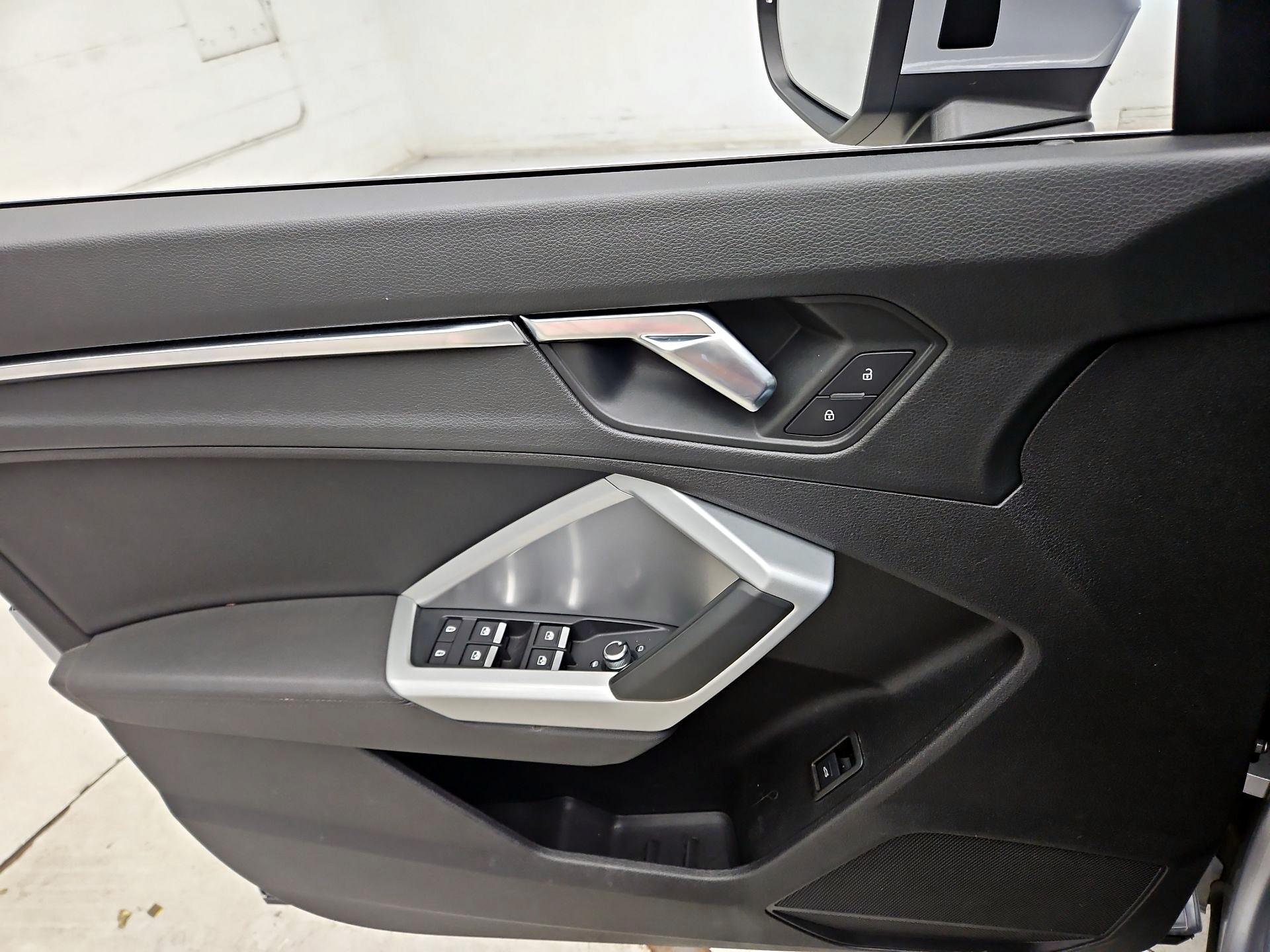 Thumbnail: 2020 Audi Q3 - 12