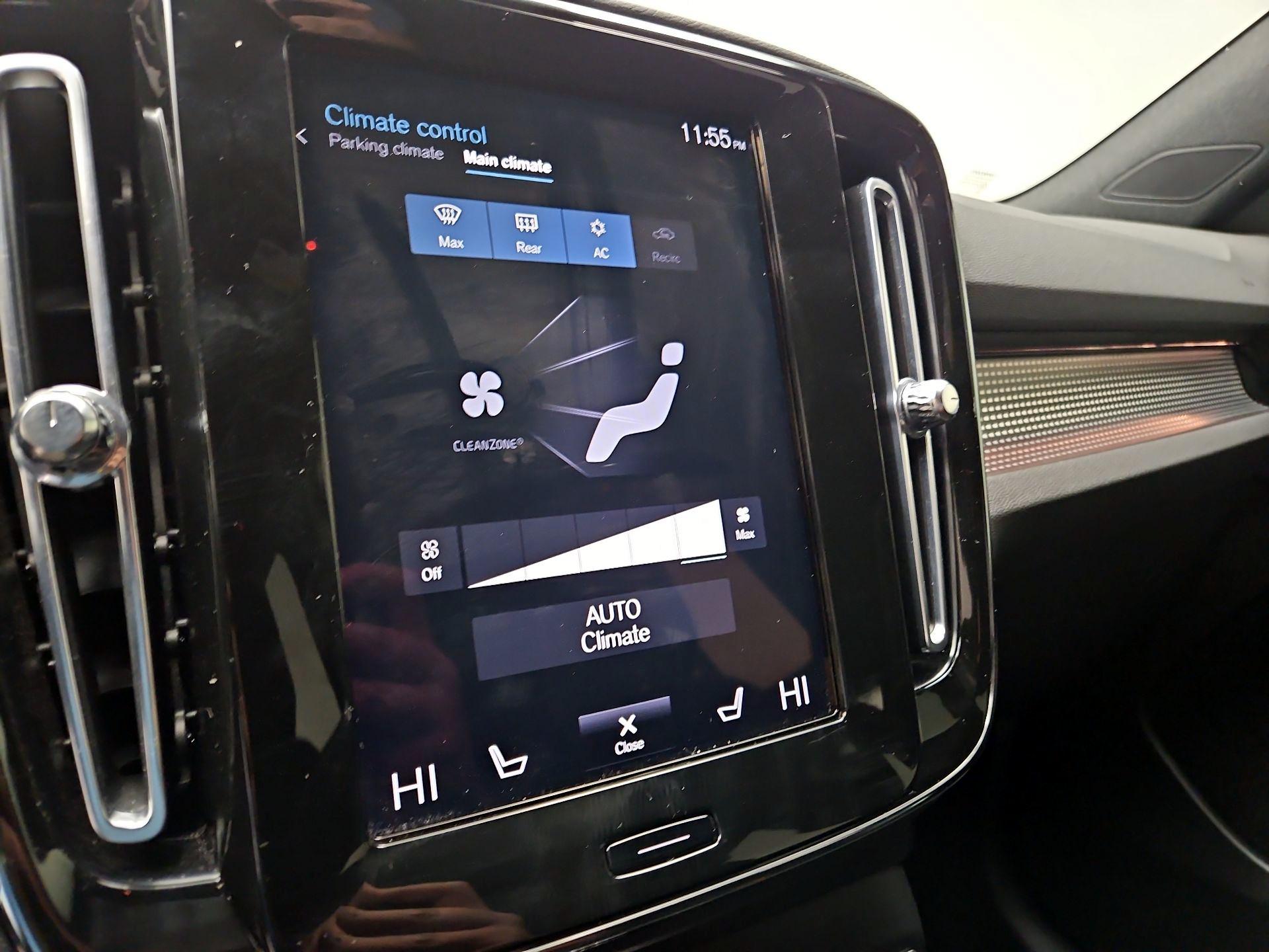 Thumbnail: 2021 Volvo XC40 - 17