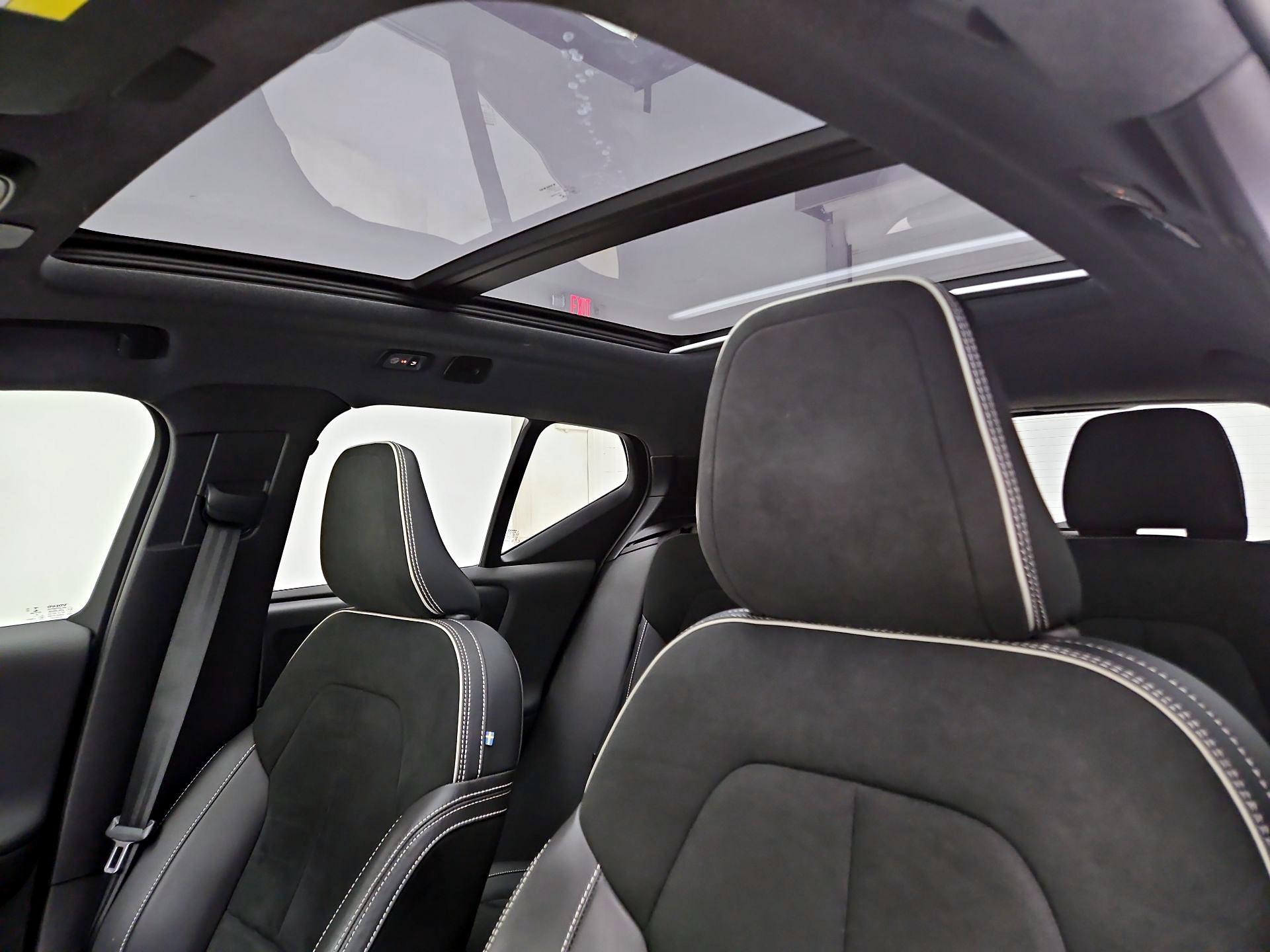 Thumbnail: 2021 Volvo XC40 - 20