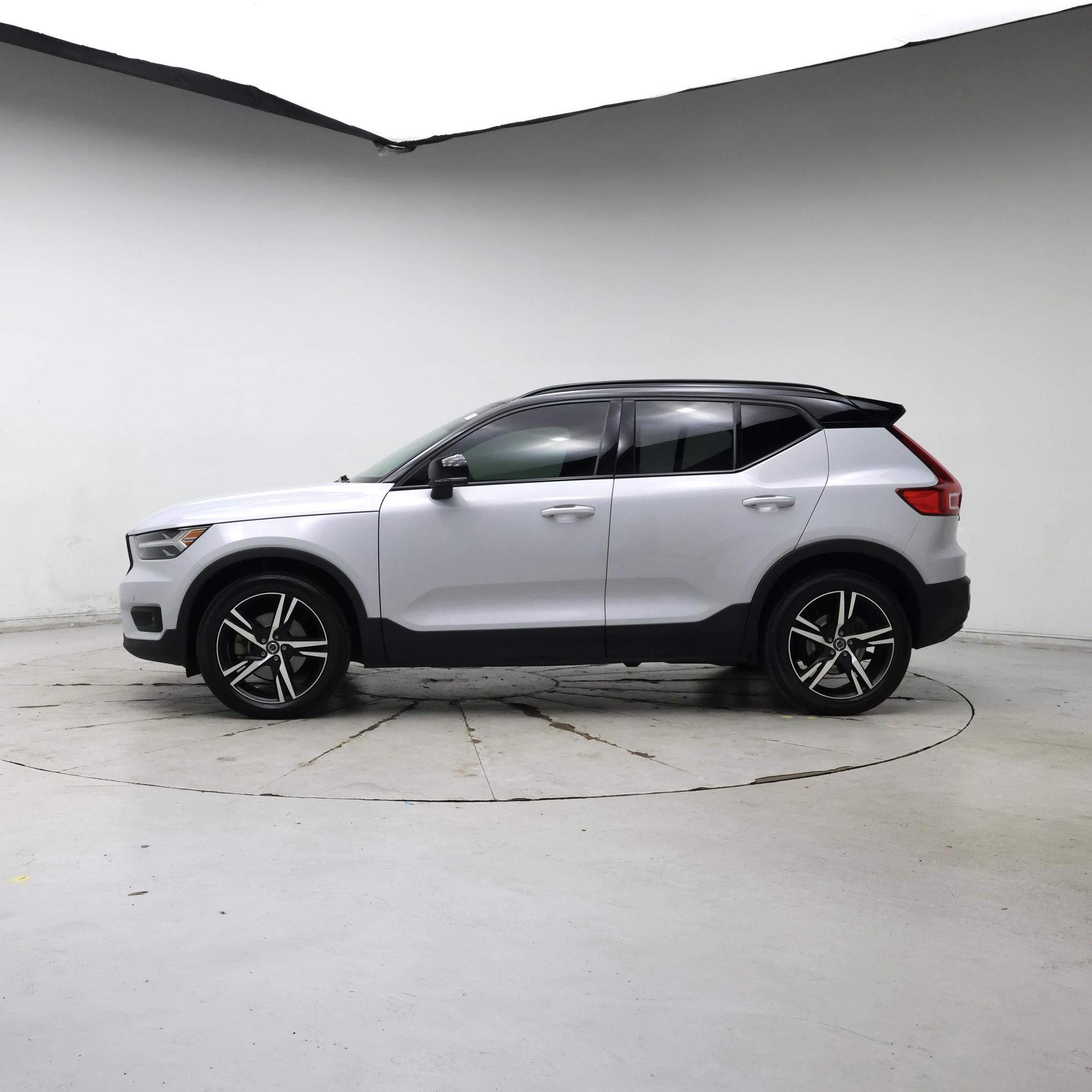 Thumbnail: 2021 Volvo XC40 - 3