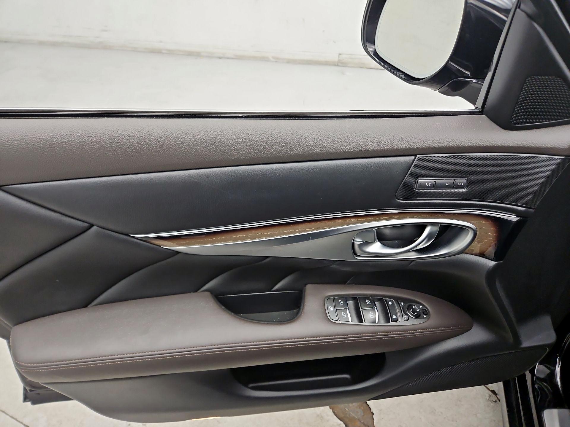 Thumbnail: 2015 INFINITI Q70 - 12