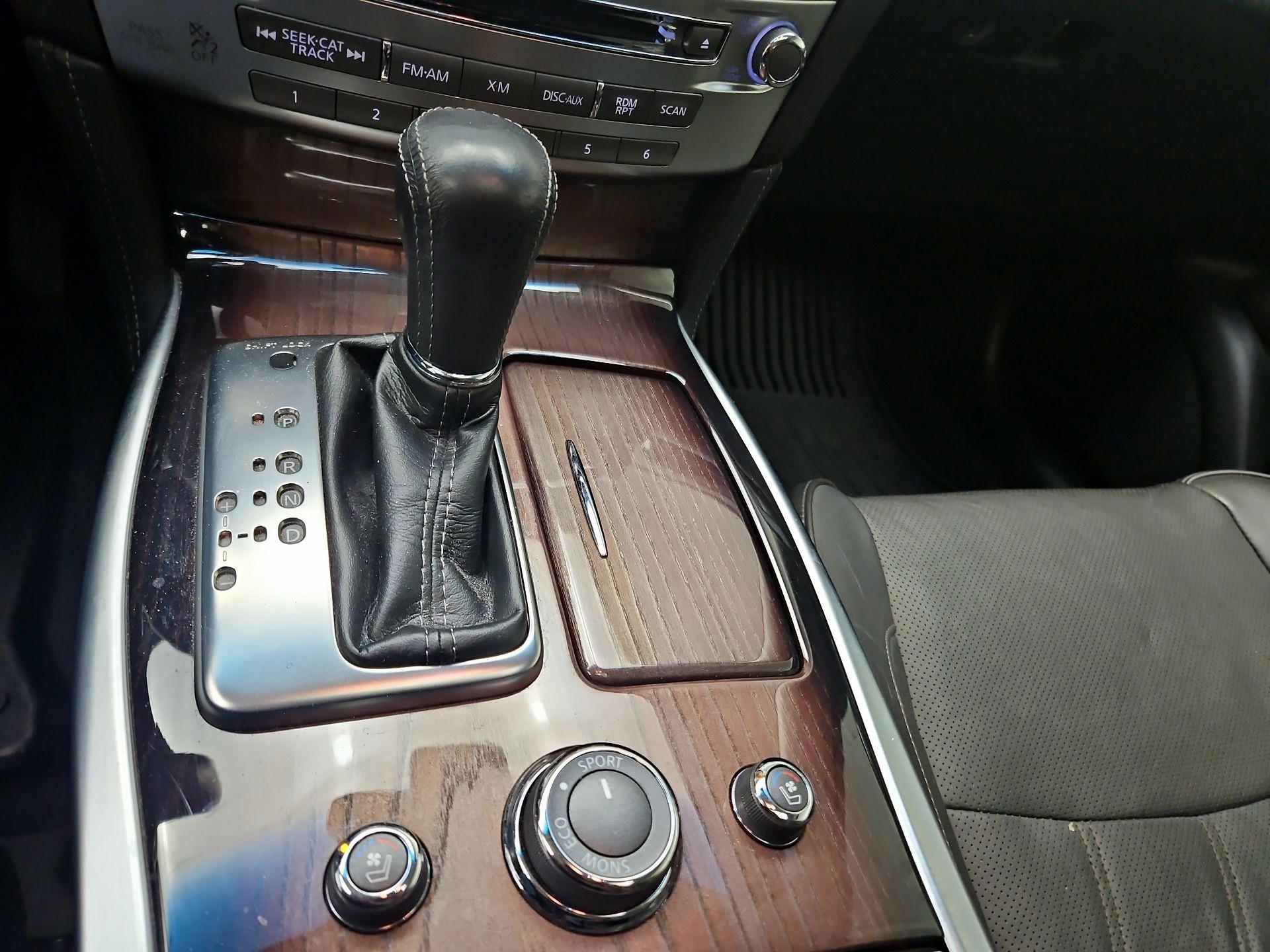 Thumbnail: 2015 INFINITI Q70 - 17