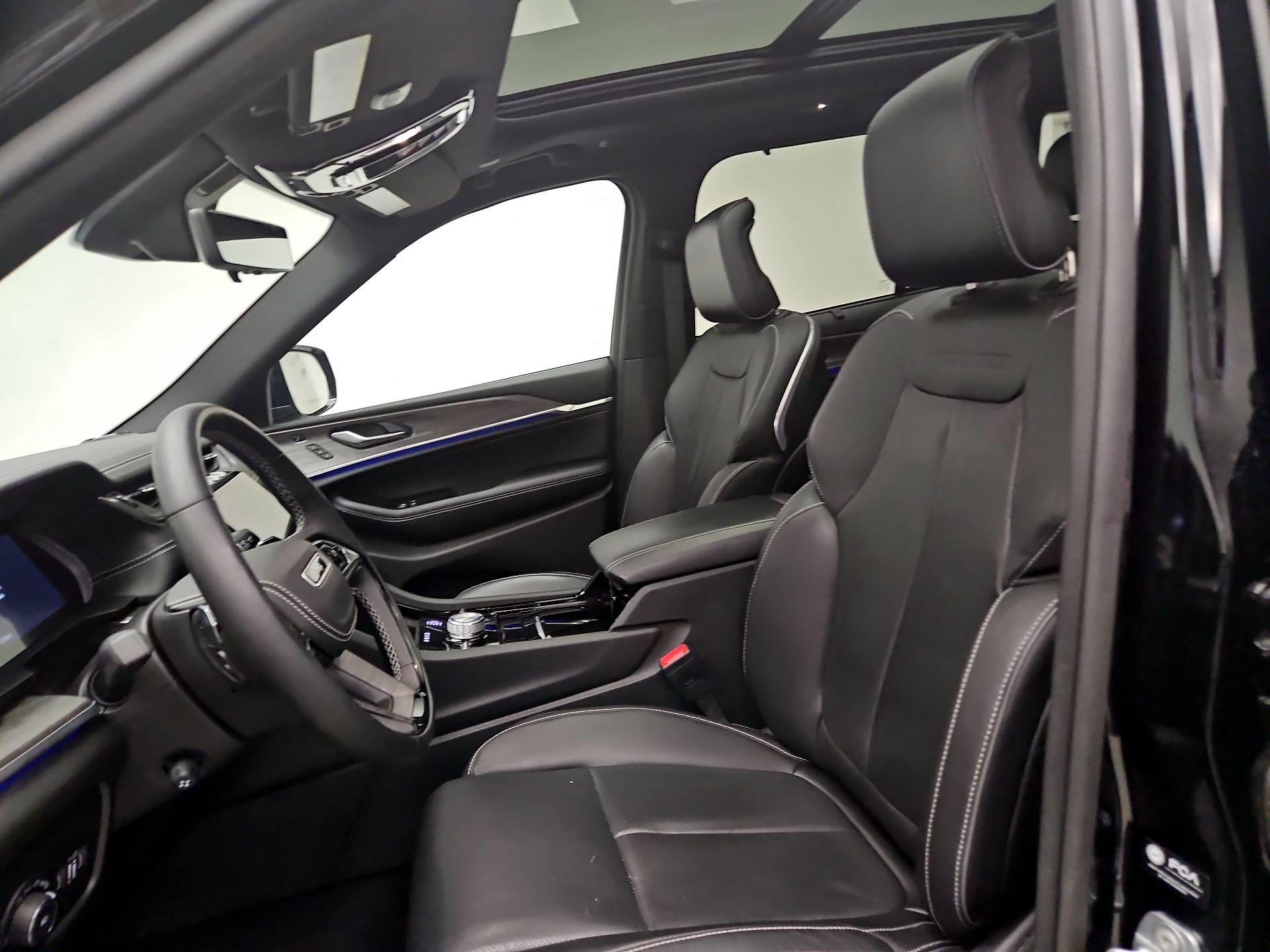 Thumbnail: 2023 Jeep Grand Cherokee - 11