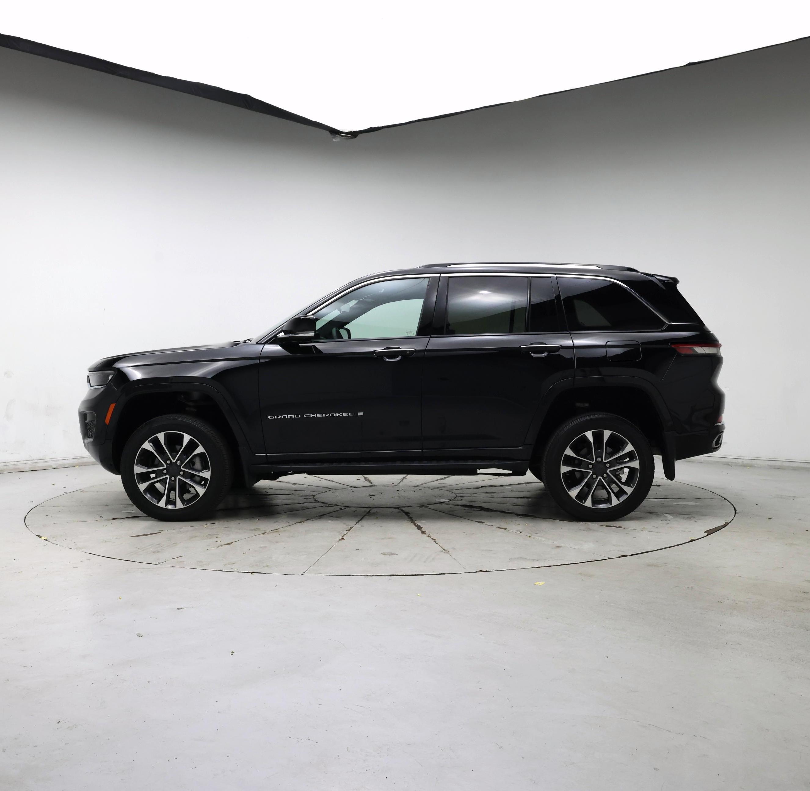 Thumbnail: 2023 Jeep Grand Cherokee - 3