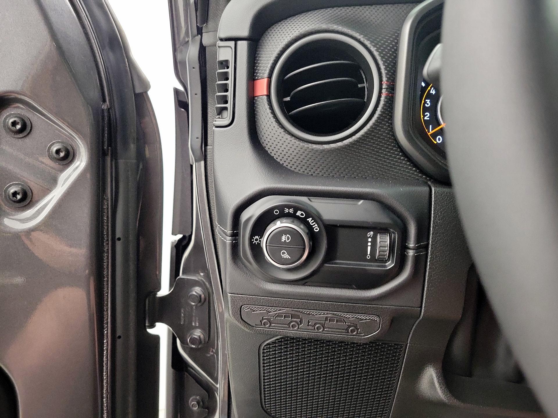 Thumbnail: 2025 Jeep Gladiator - 13