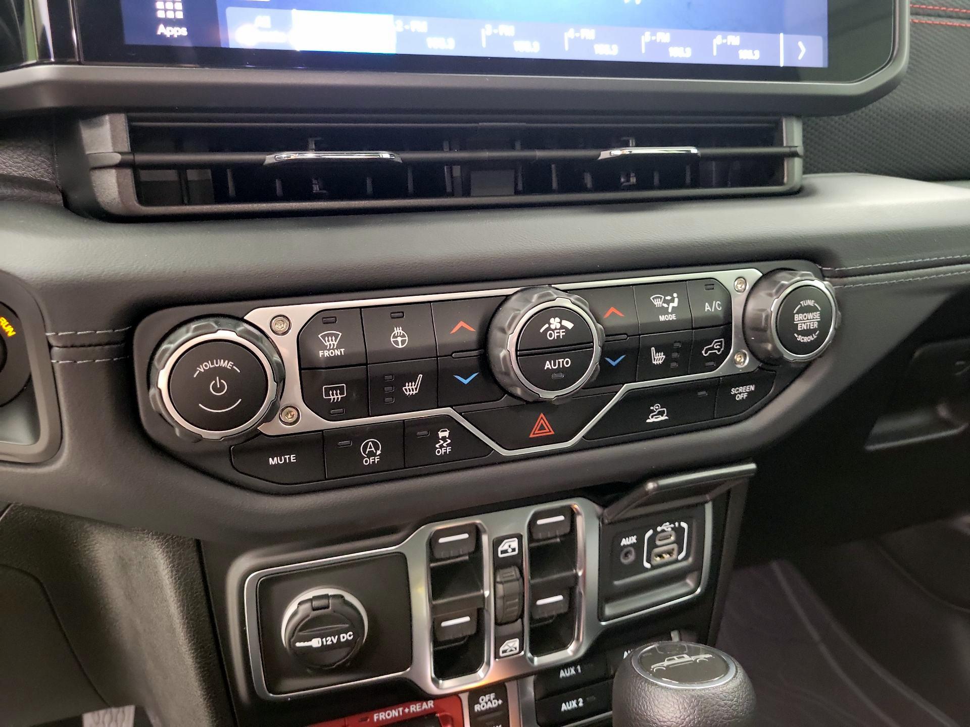 Thumbnail: 2025 Jeep Gladiator - 16