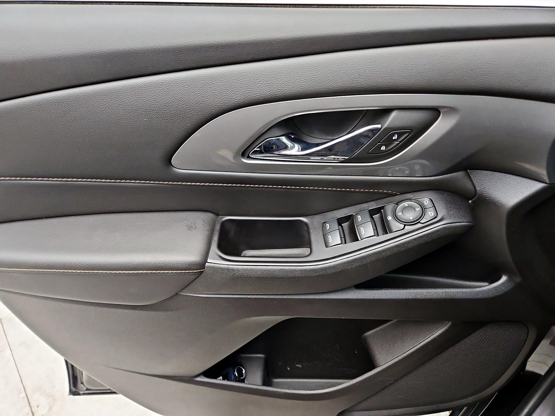 Thumbnail: 2018 Chevrolet Traverse - 12