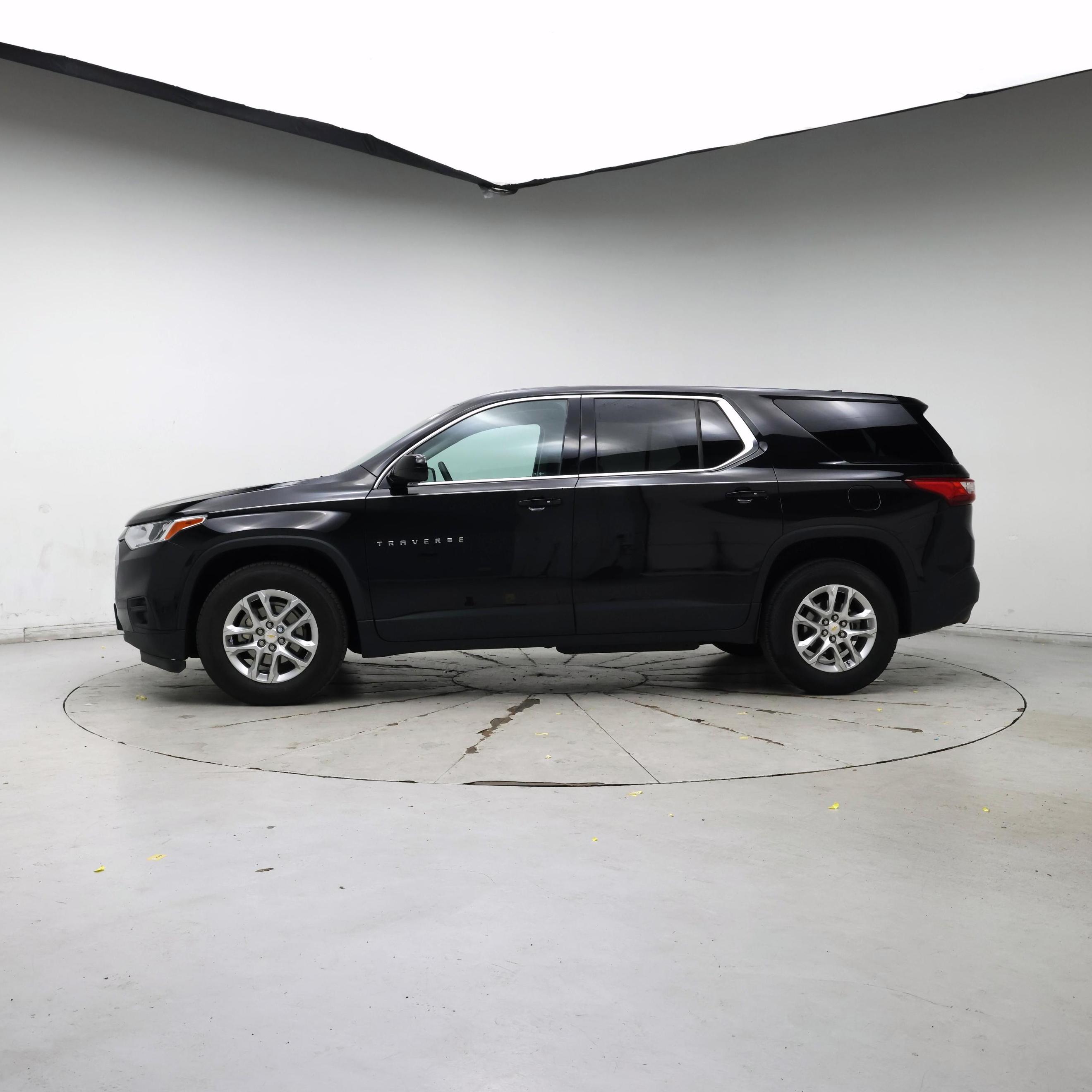 Thumbnail: 2018 Chevrolet Traverse - 3