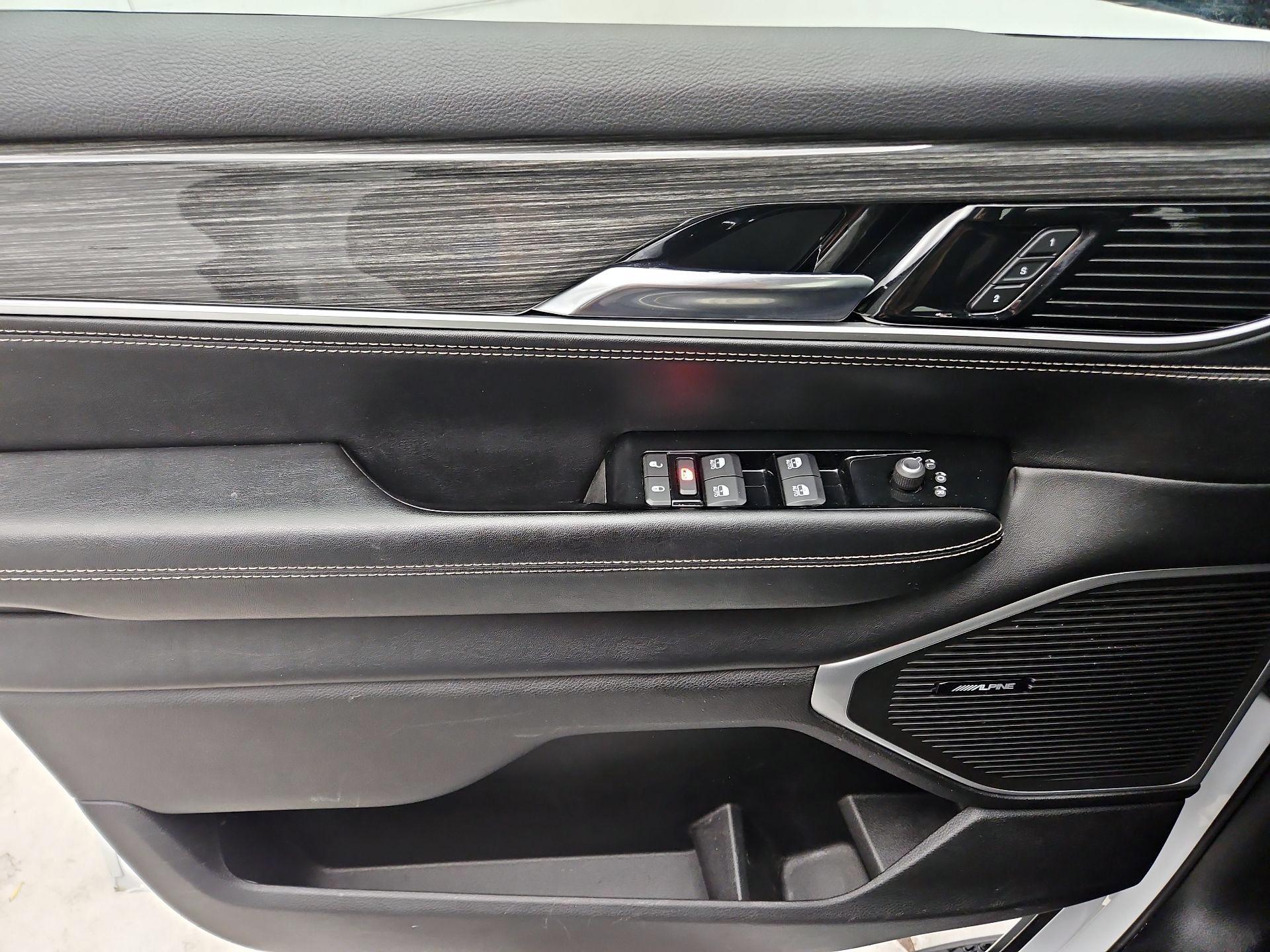 Thumbnail: 2022 Jeep Wagoneer - 12