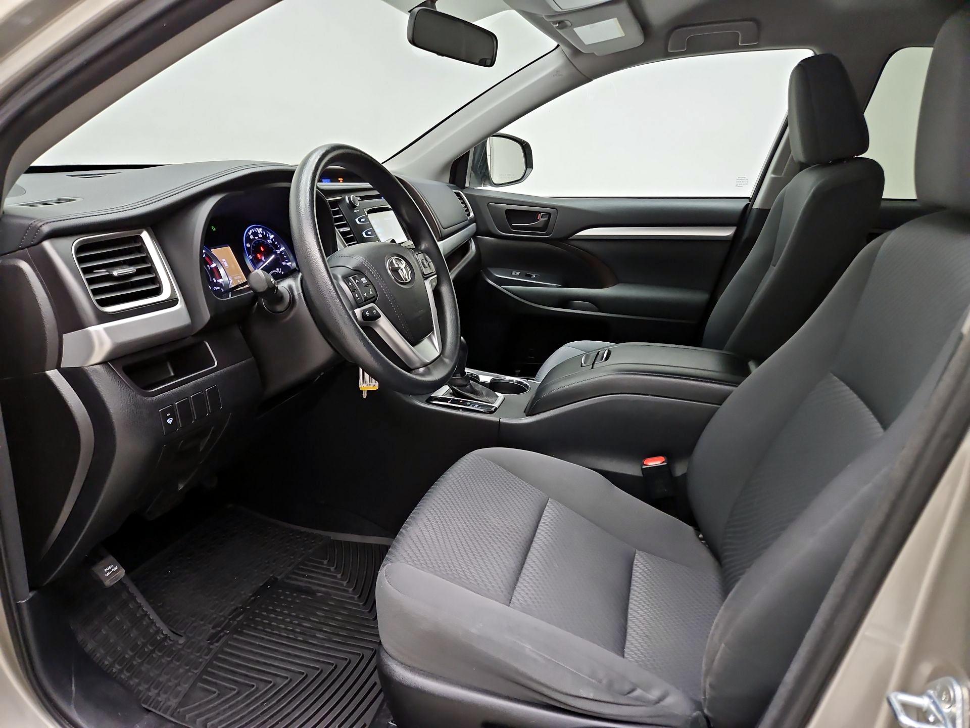 Thumbnail: 2016 Toyota Highlander - 9