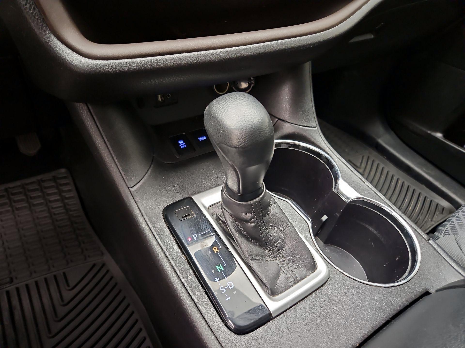 Thumbnail: 2016 Toyota Highlander - 15