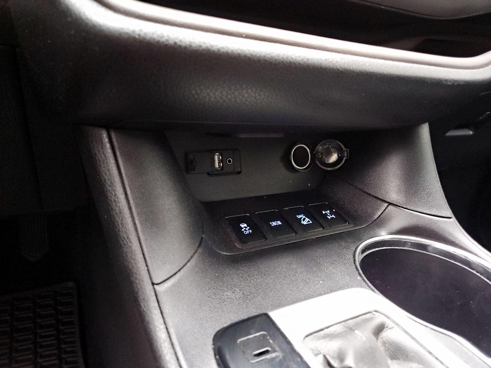 Thumbnail: 2016 Toyota Highlander - 16