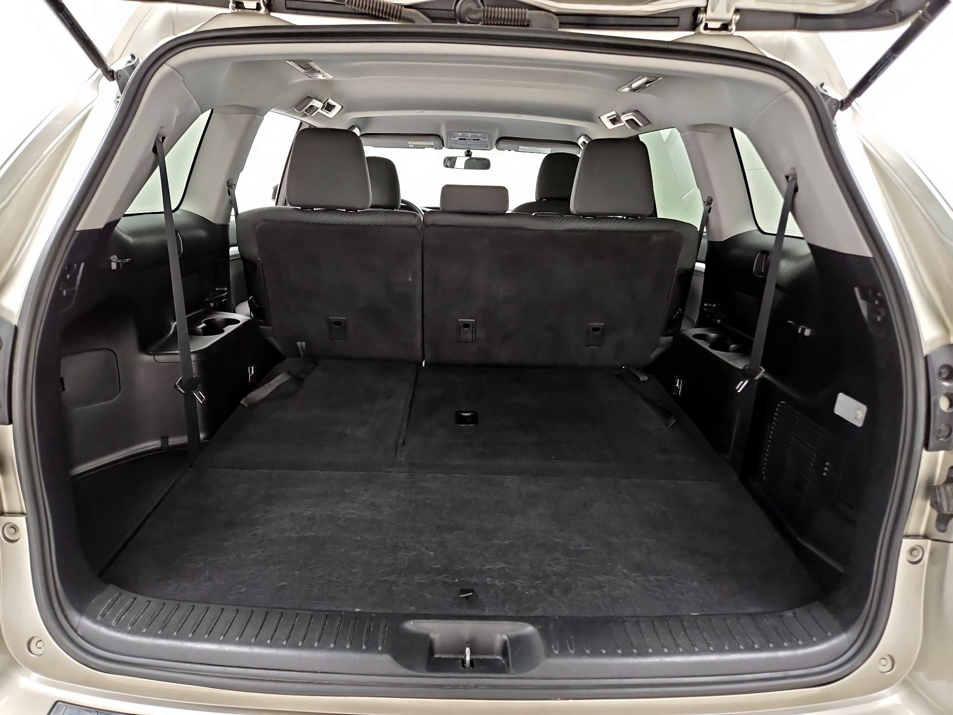 Thumbnail: 2016 Toyota Highlander - 20