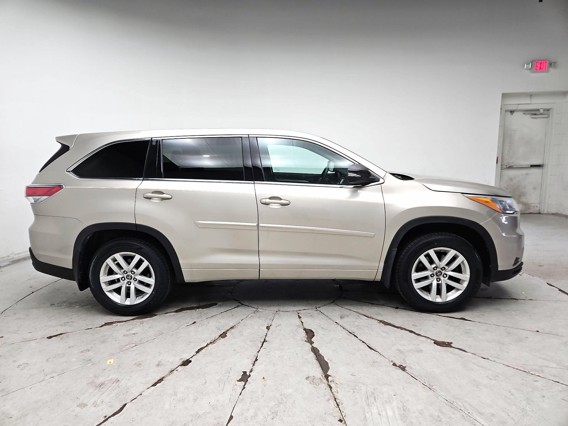 Thumbnail: 2016 Toyota Highlander - 4