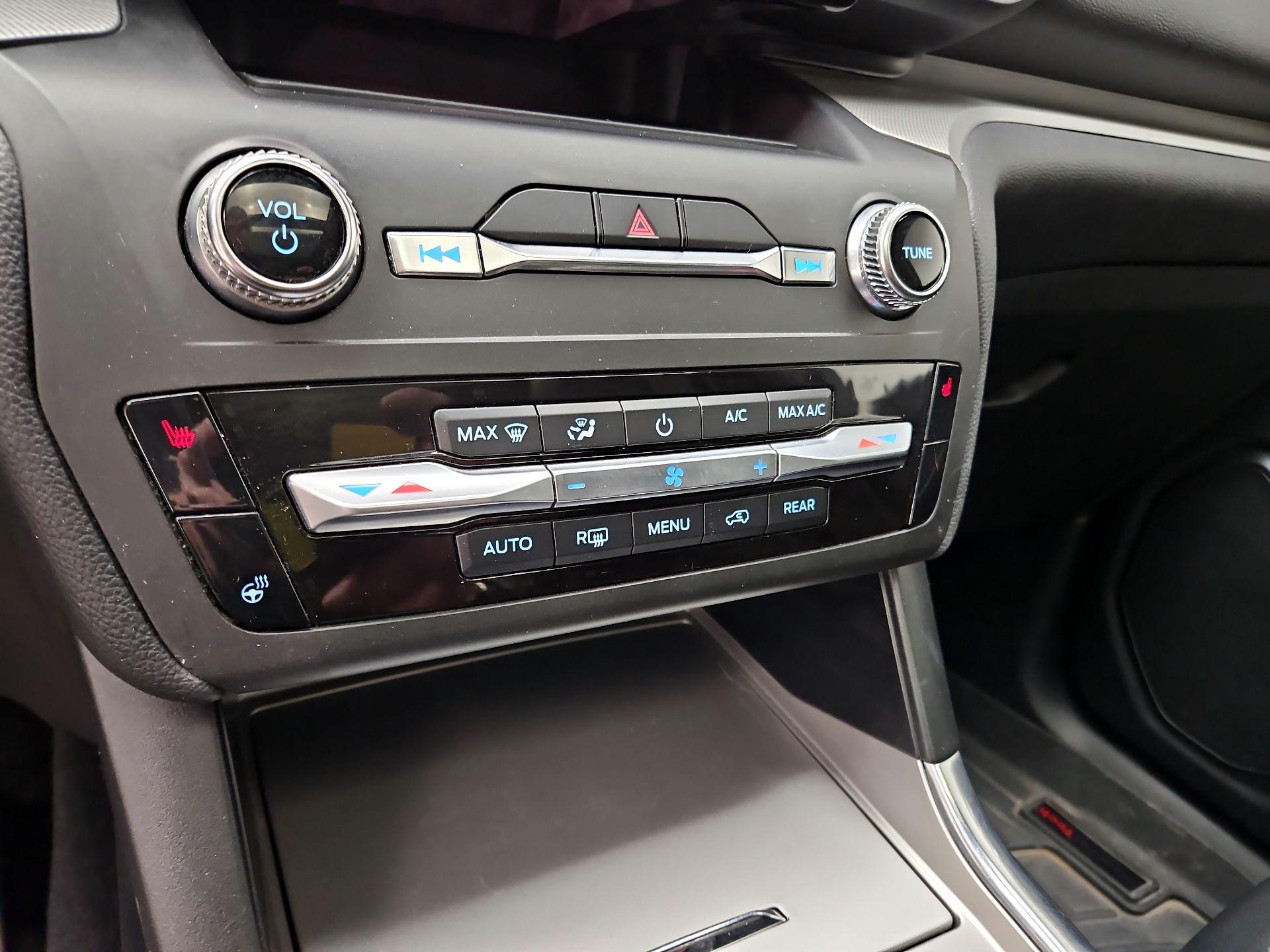 Thumbnail: 2020 Ford Explorer - 16