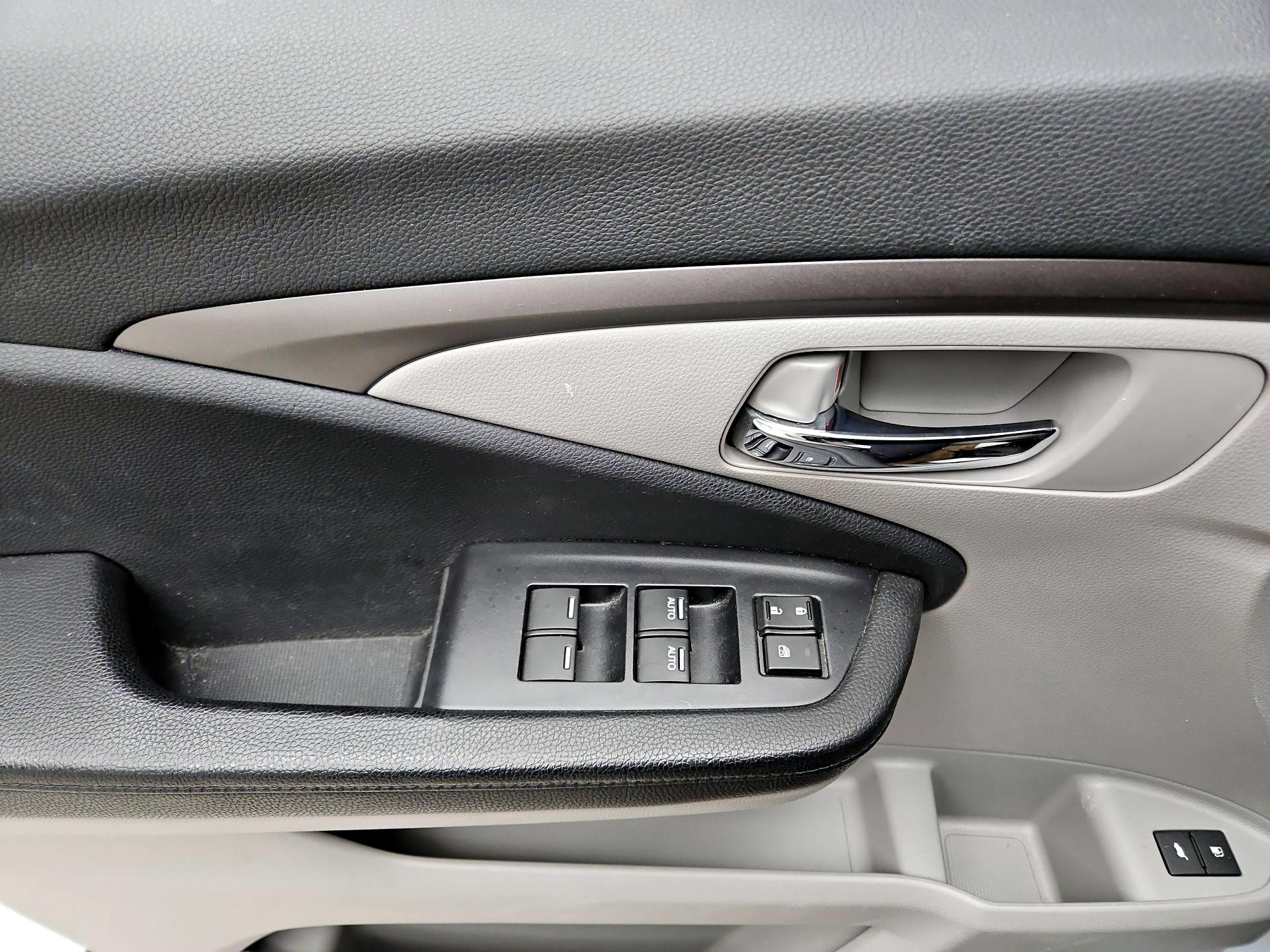 Thumbnail: 2018 Honda Pilot - 12