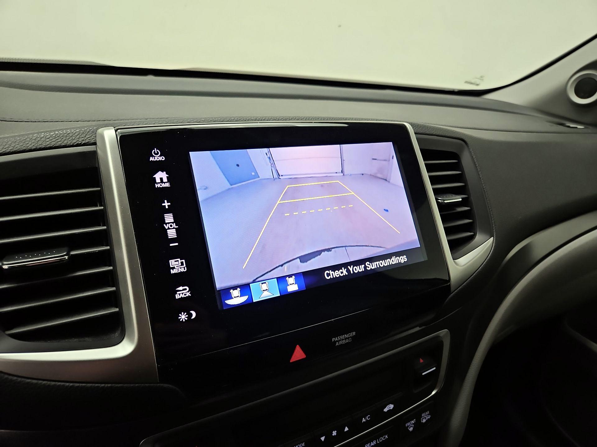 Thumbnail: 2018 Honda Pilot - 14