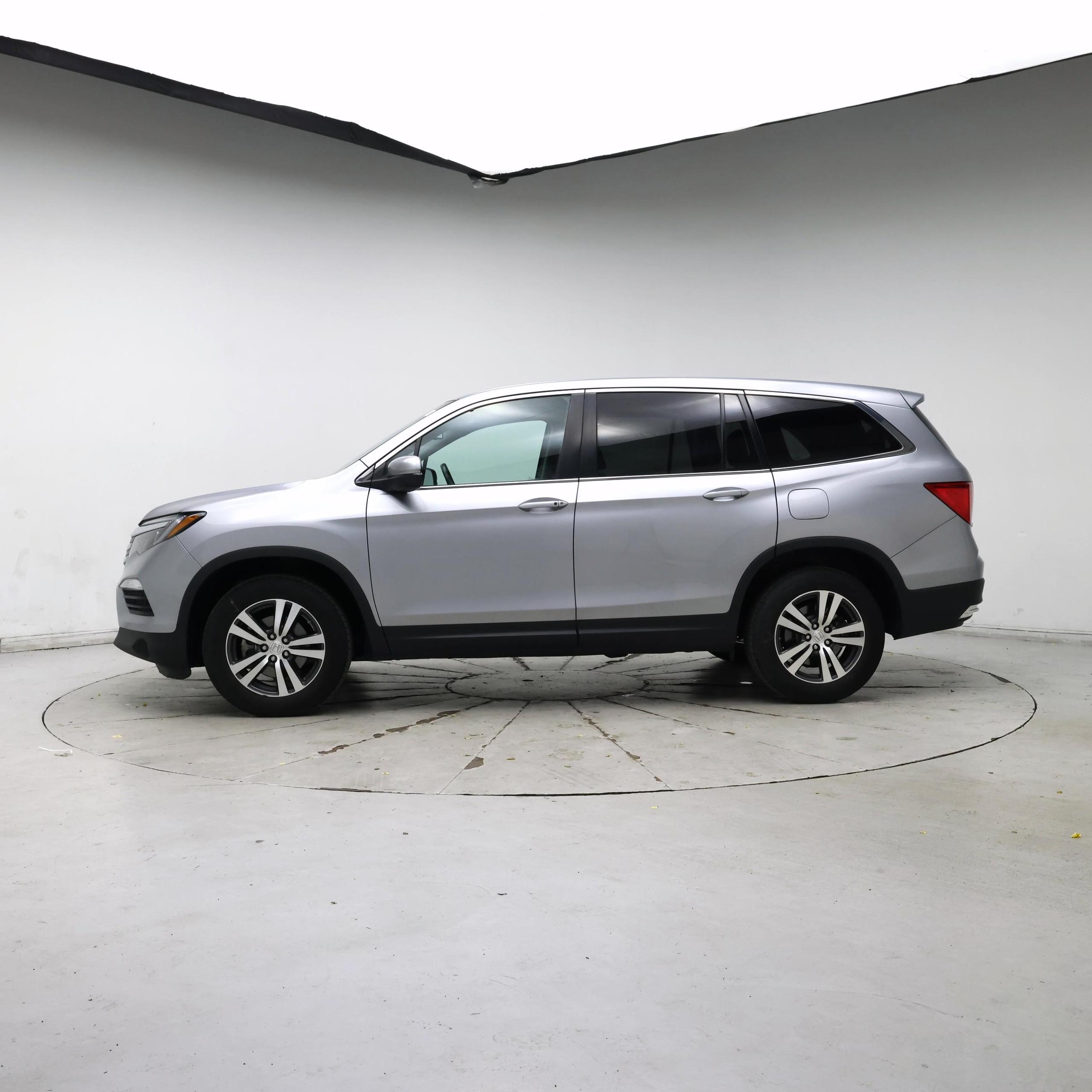 Thumbnail: 2018 Honda Pilot - 3