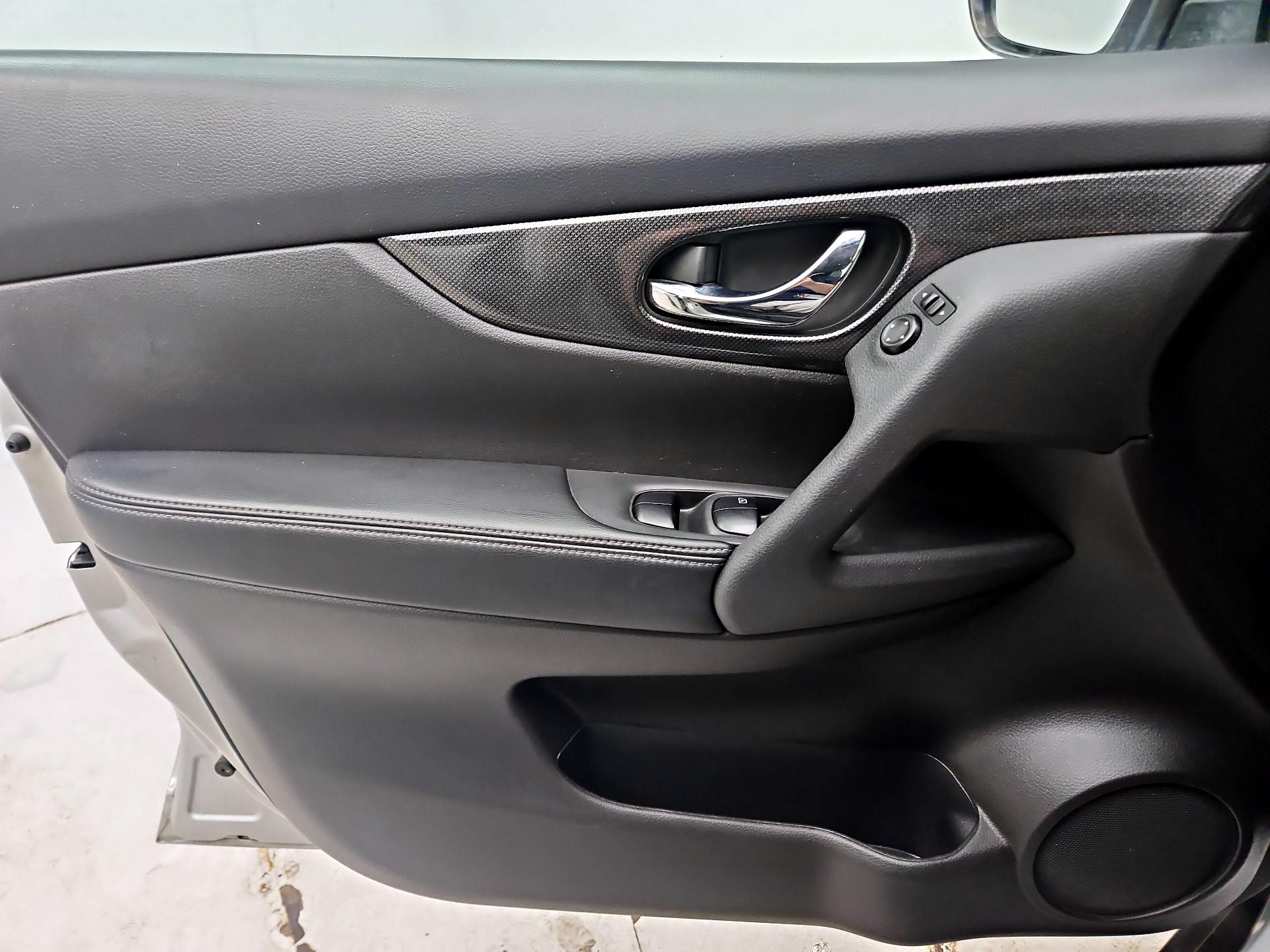 Thumbnail: 2016 Nissan Rogue - 12