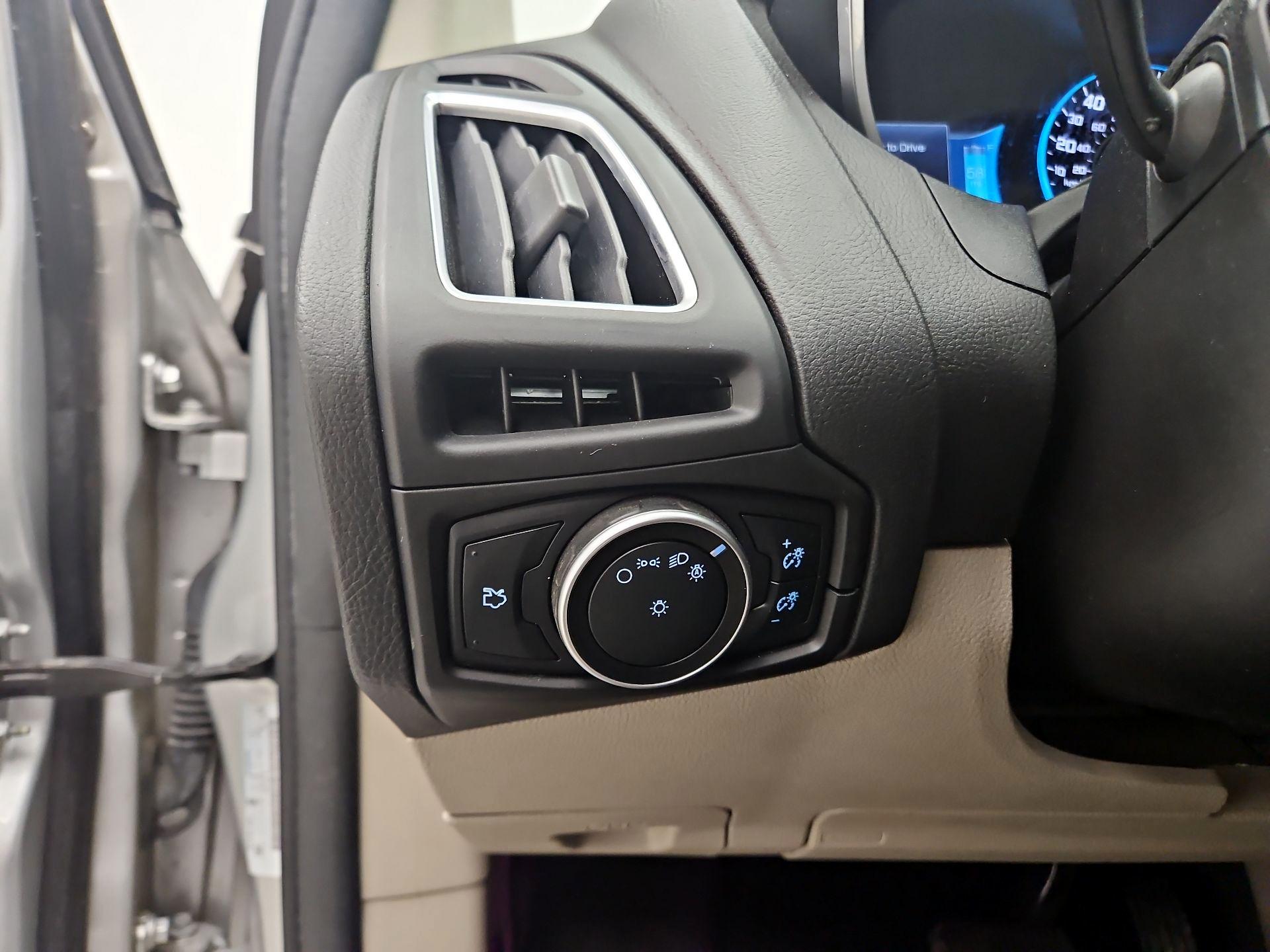 Thumbnail: 2016 Ford Focus - 13