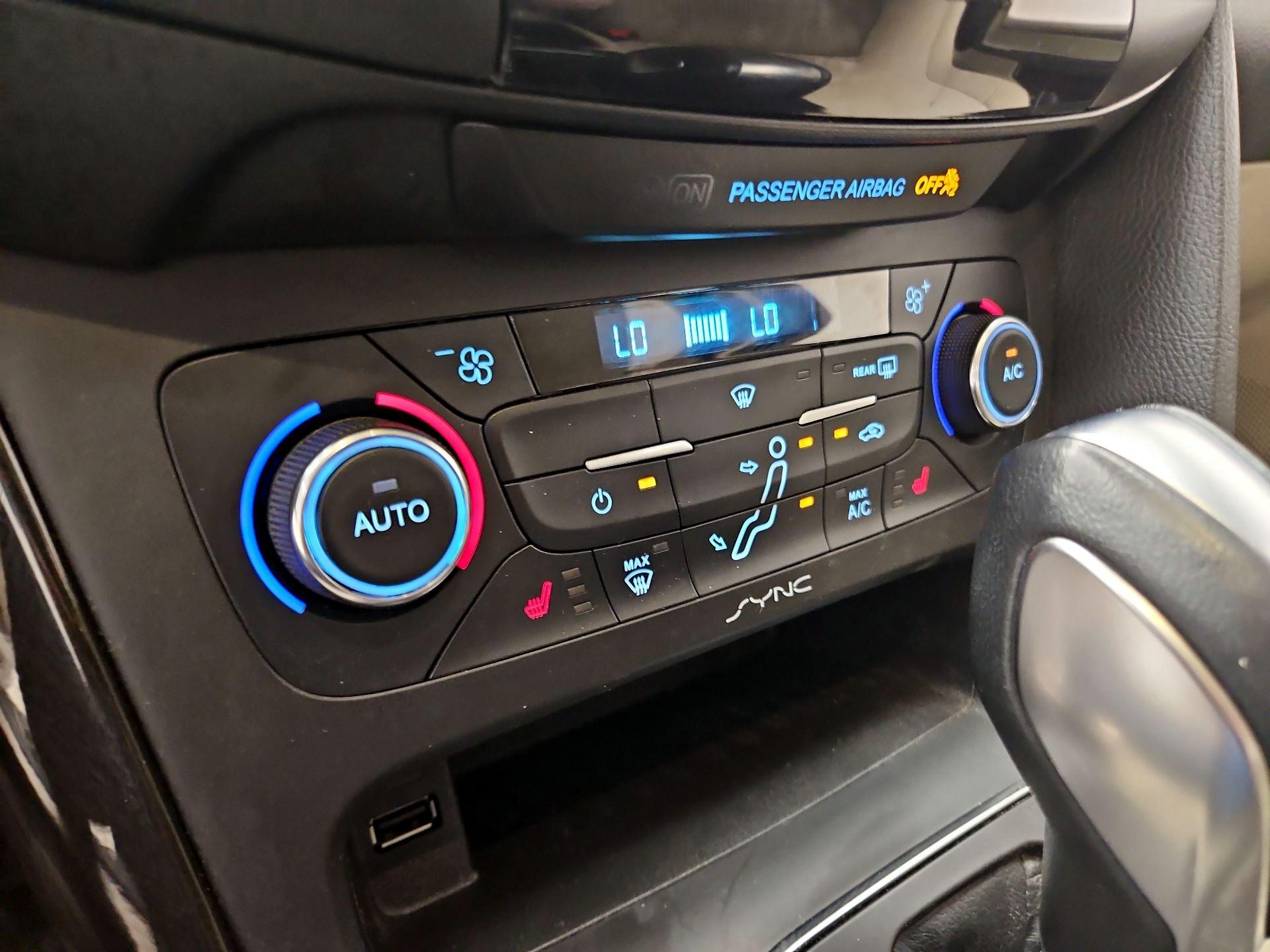 Thumbnail: 2016 Ford Focus - 16