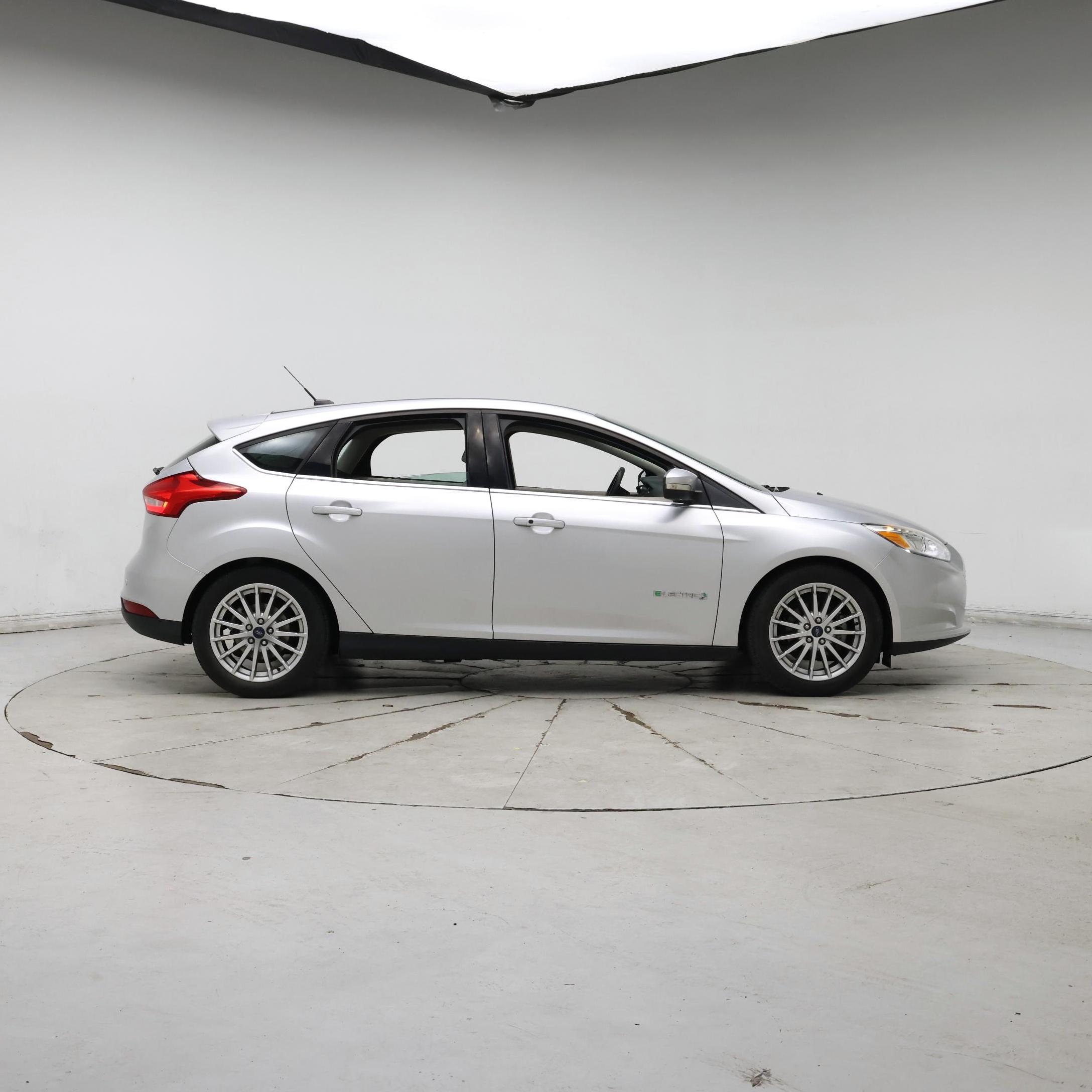 Thumbnail: 2016 Ford Focus - 7