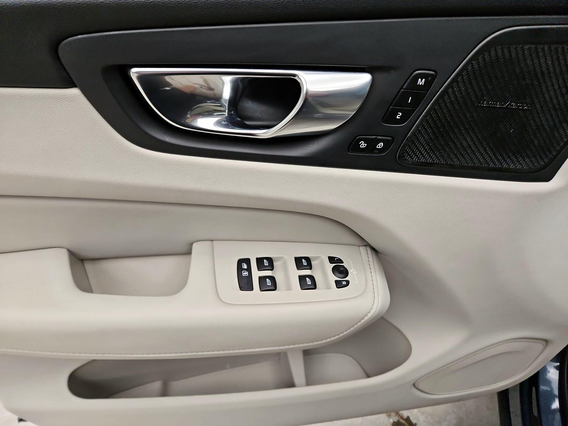 Thumbnail: 2023 Volvo XC60 - 12