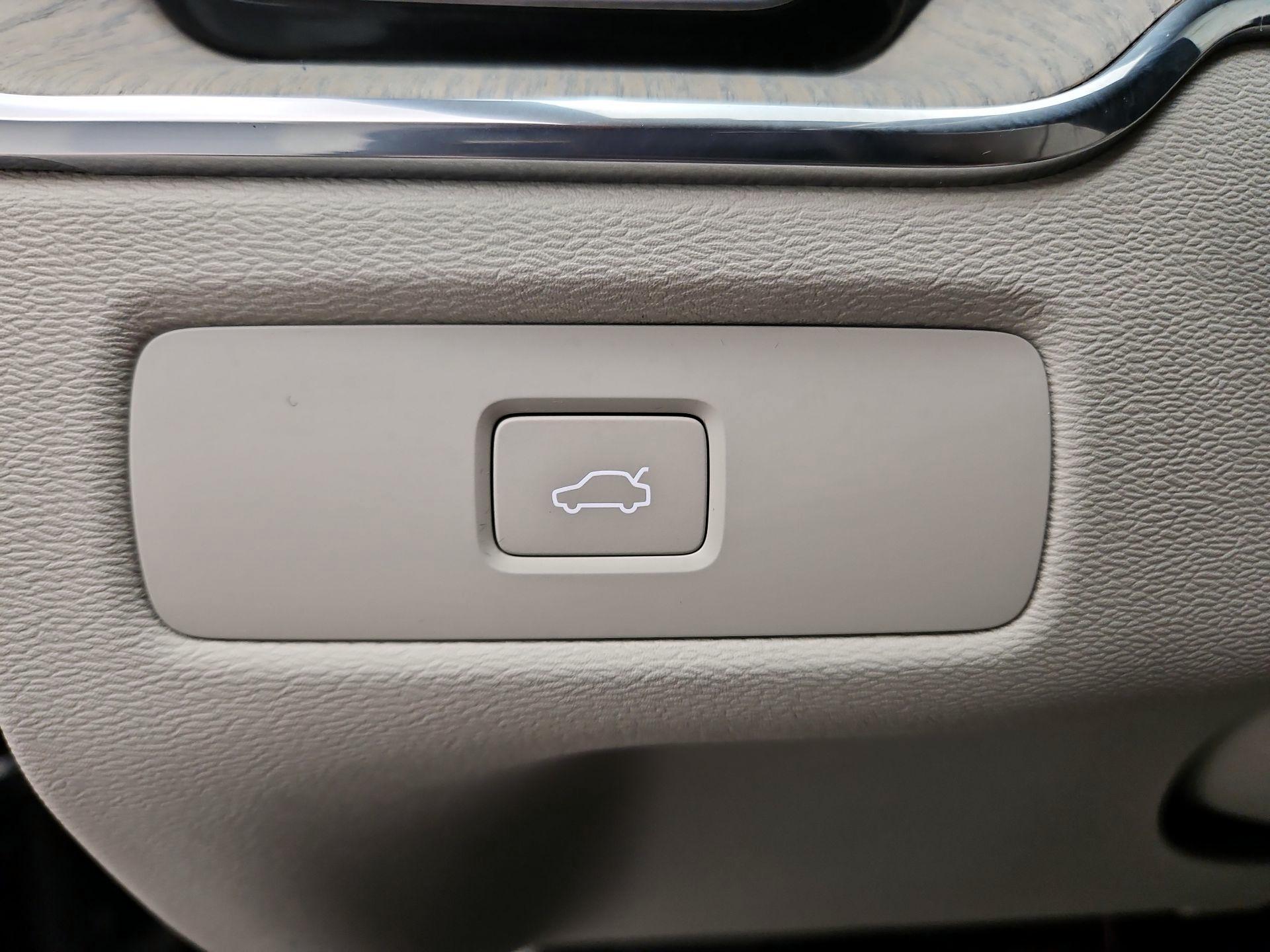 Thumbnail: 2023 Volvo XC60 - 13