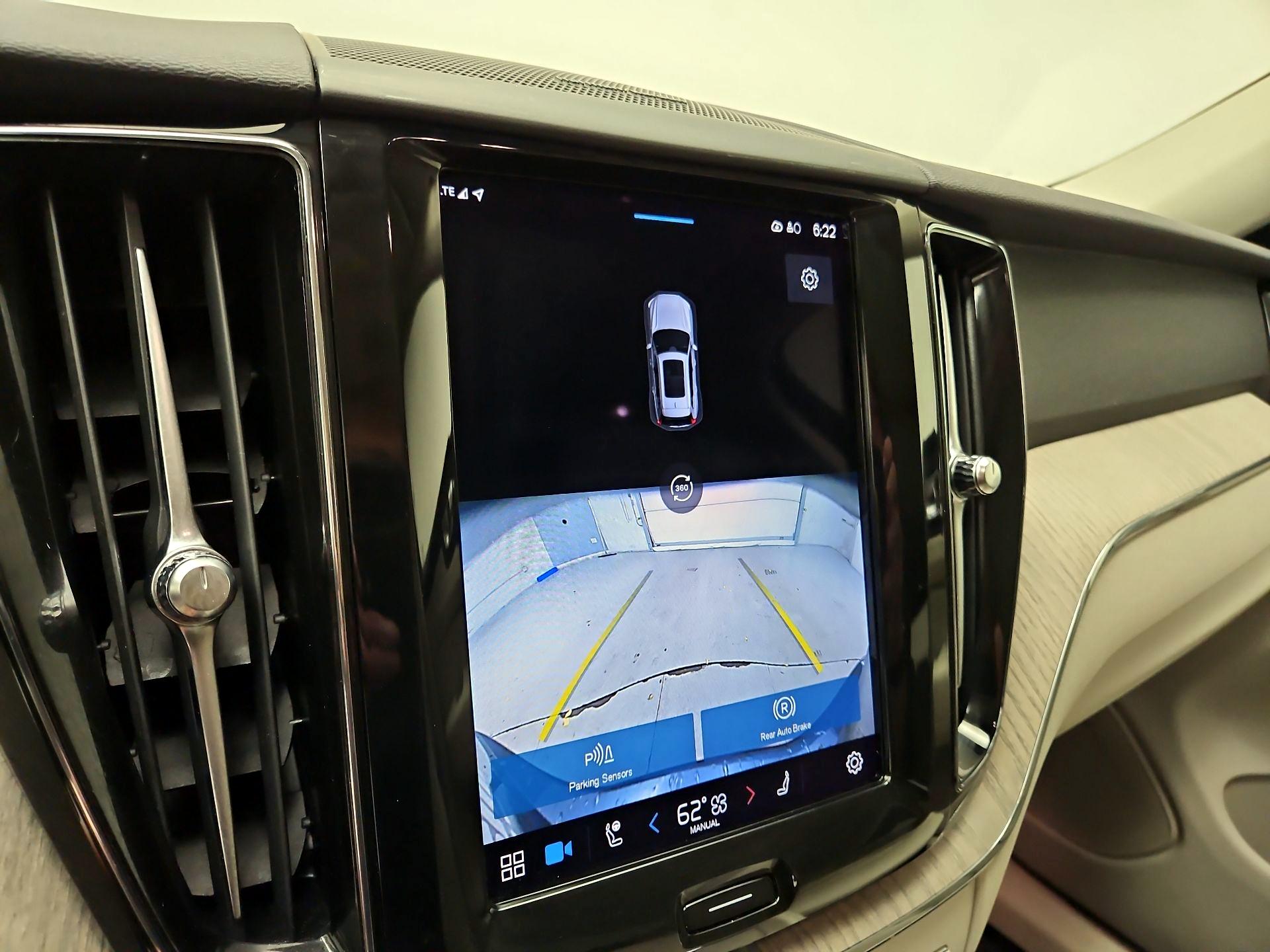 Thumbnail: 2023 Volvo XC60 - 15