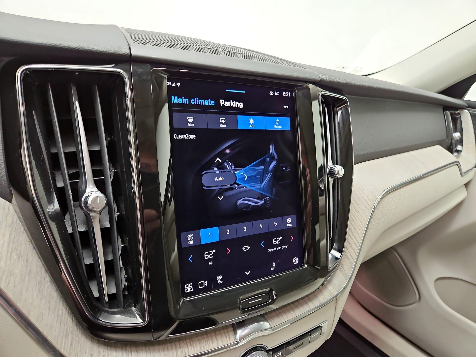 Thumbnail: 2023 Volvo XC60 - 17