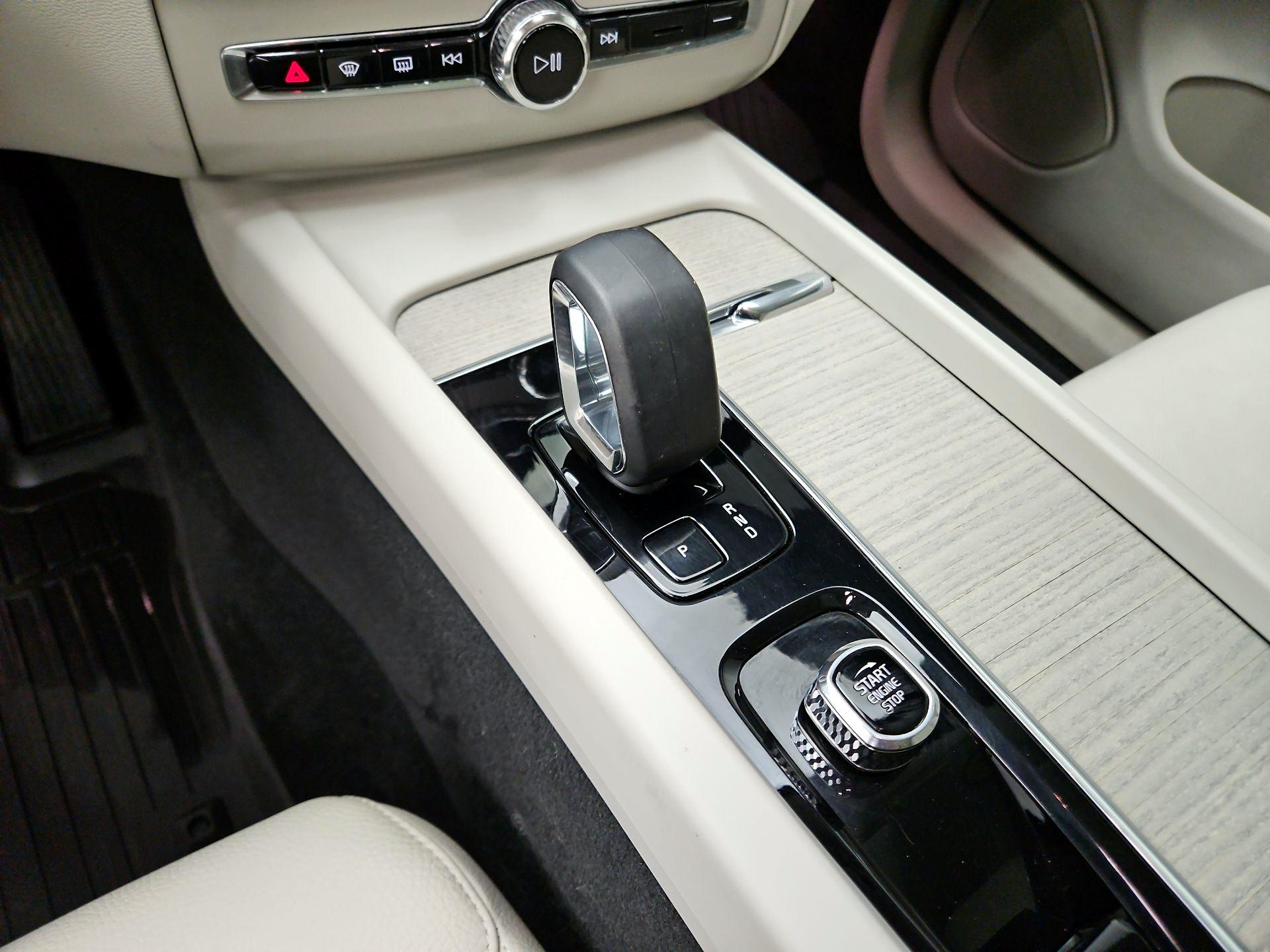 Thumbnail: 2023 Volvo XC60 - 18