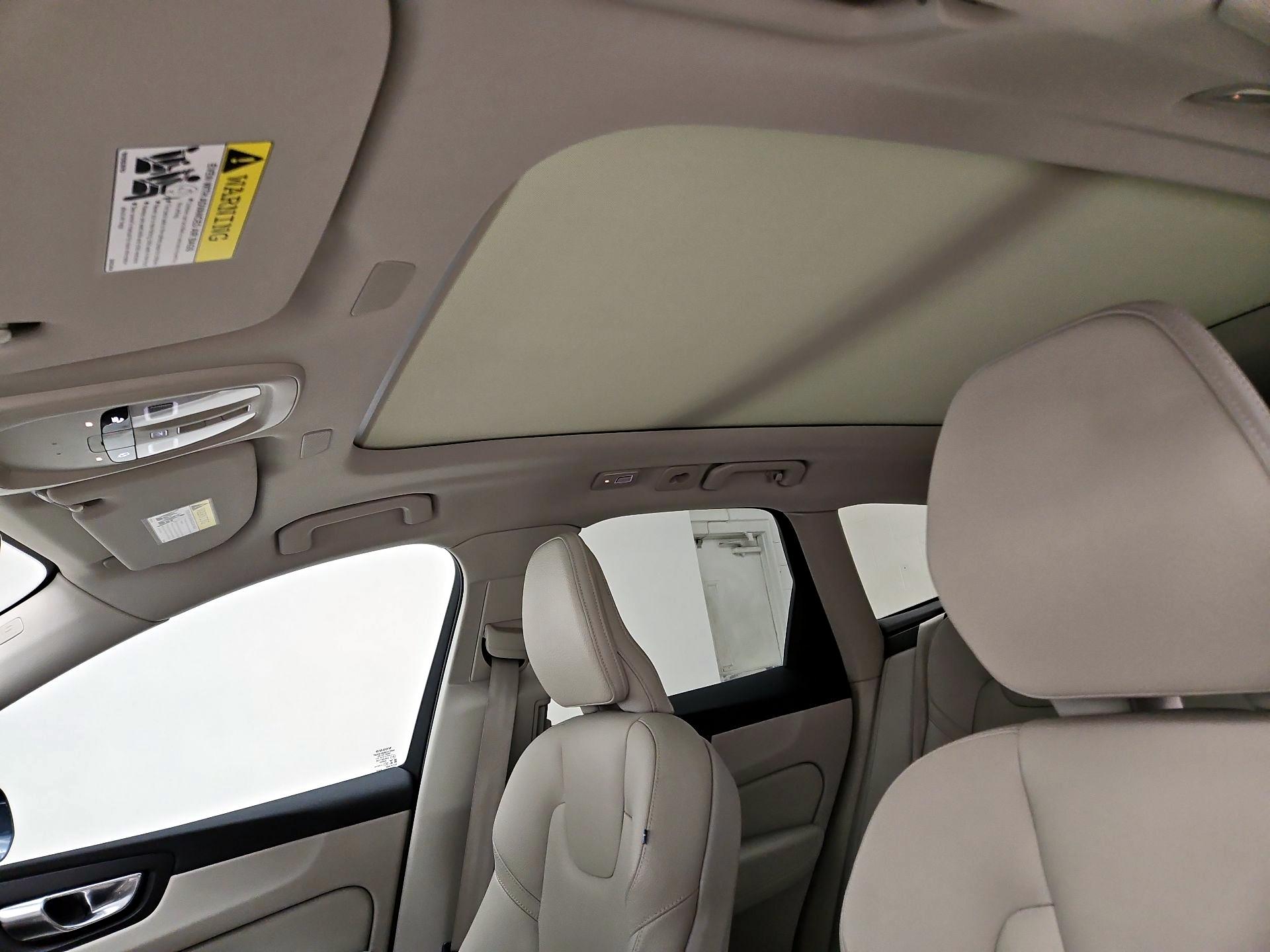 Thumbnail: 2023 Volvo XC60 - 20