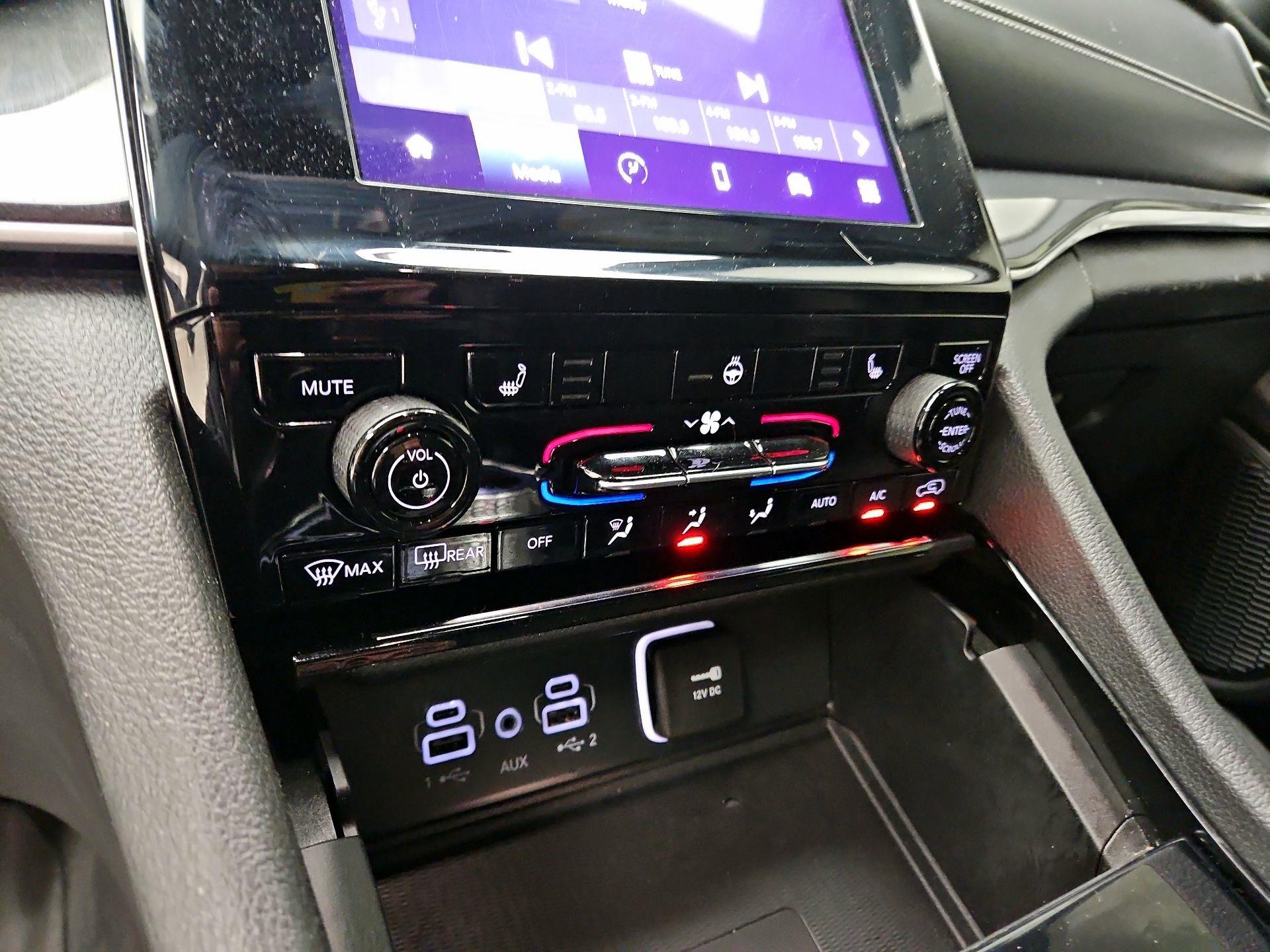 Thumbnail: 2023 Jeep Grand Cherokee - 16
