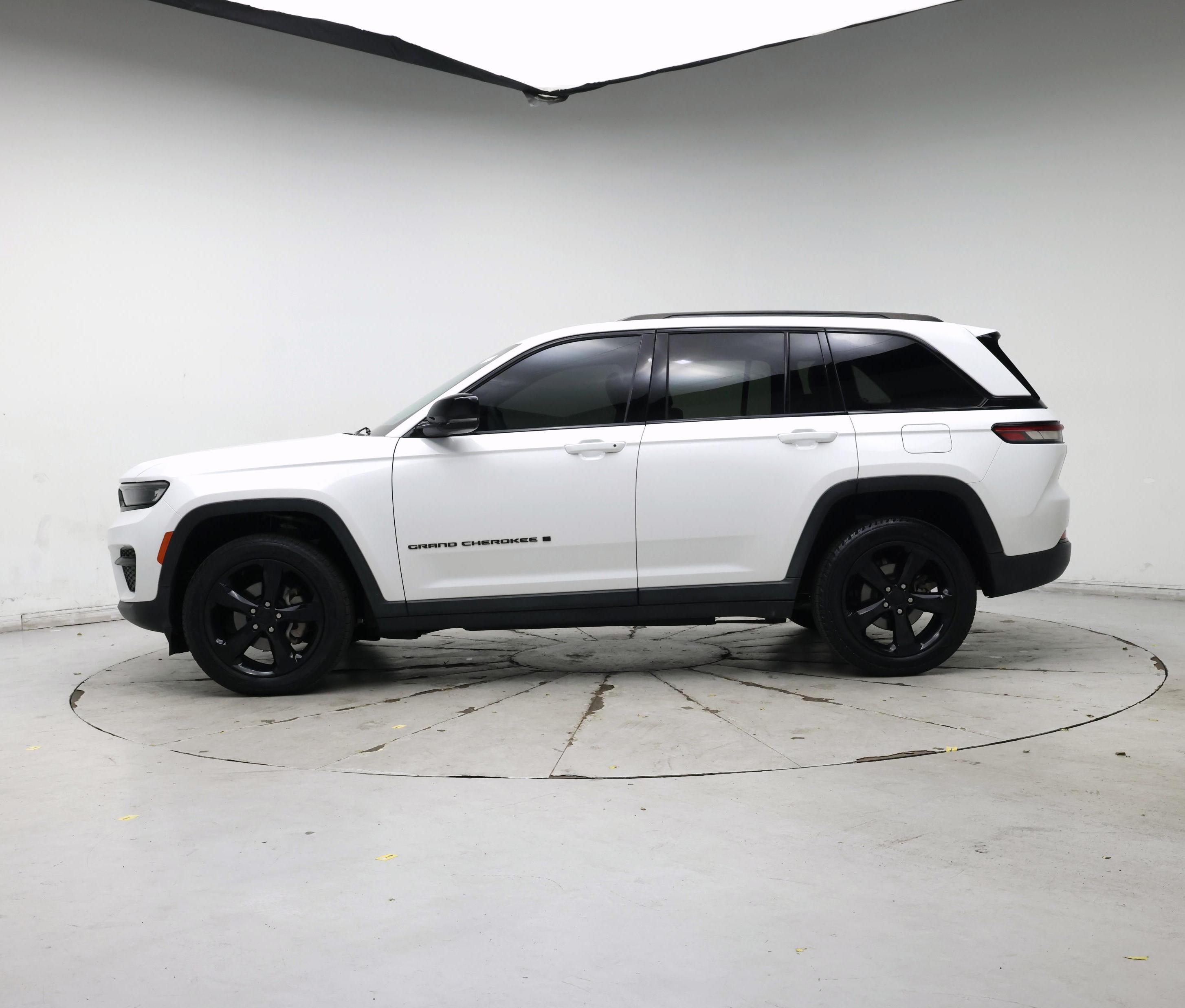 Thumbnail: 2023 Jeep Grand Cherokee - 3