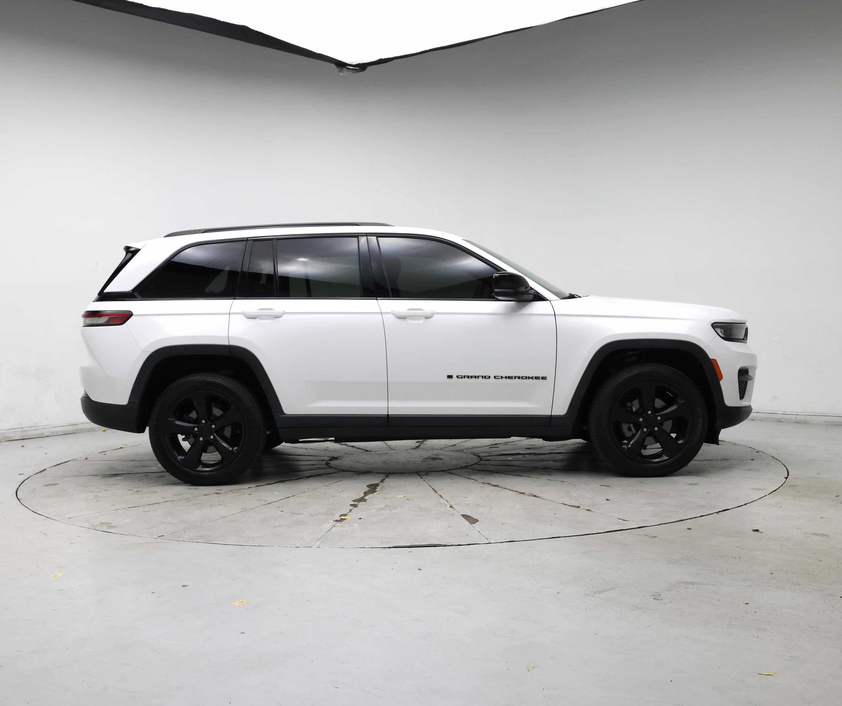 Thumbnail: 2023 Jeep Grand Cherokee - 7