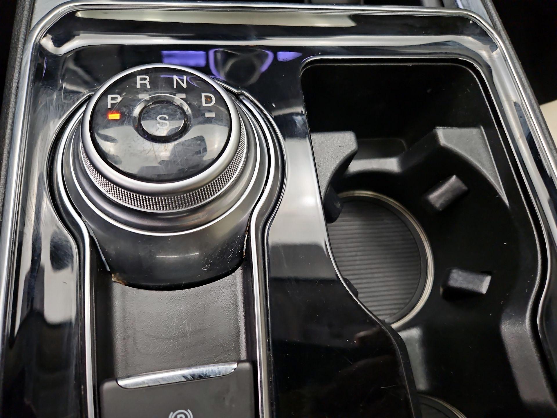 Thumbnail: 2020 Ford Edge - 18