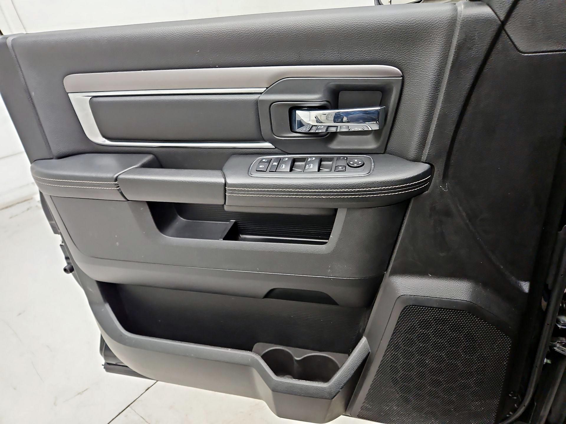 Thumbnail: 2022 RAM 1500 Classic - 10