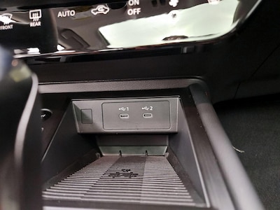 USB/AUX Ports