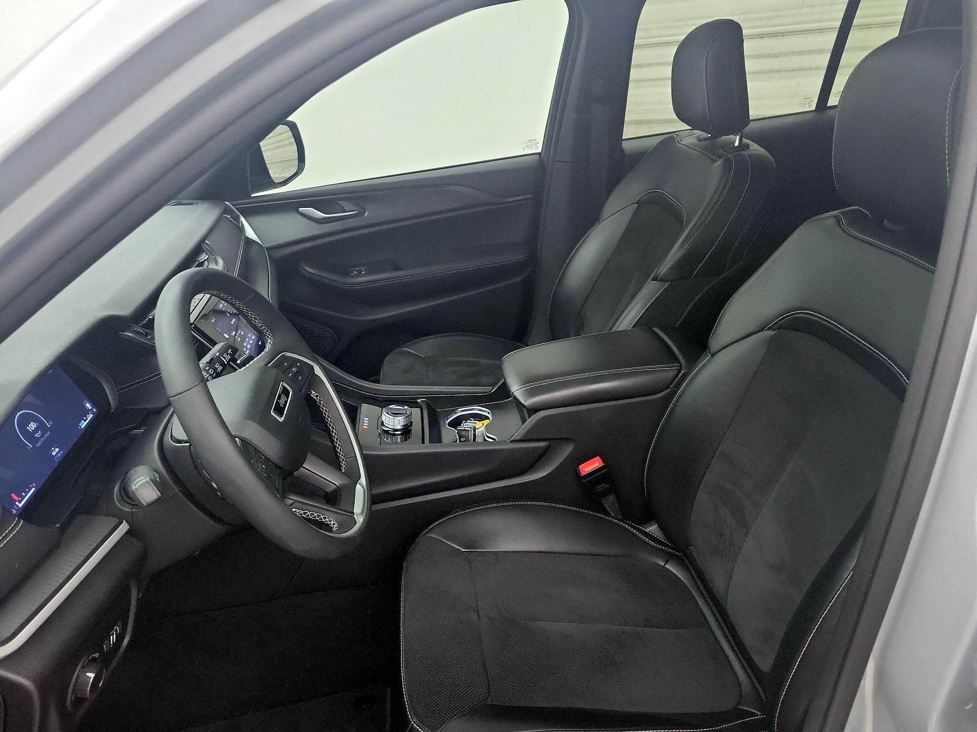 Thumbnail: 2024 Jeep Grand Cherokee - 11