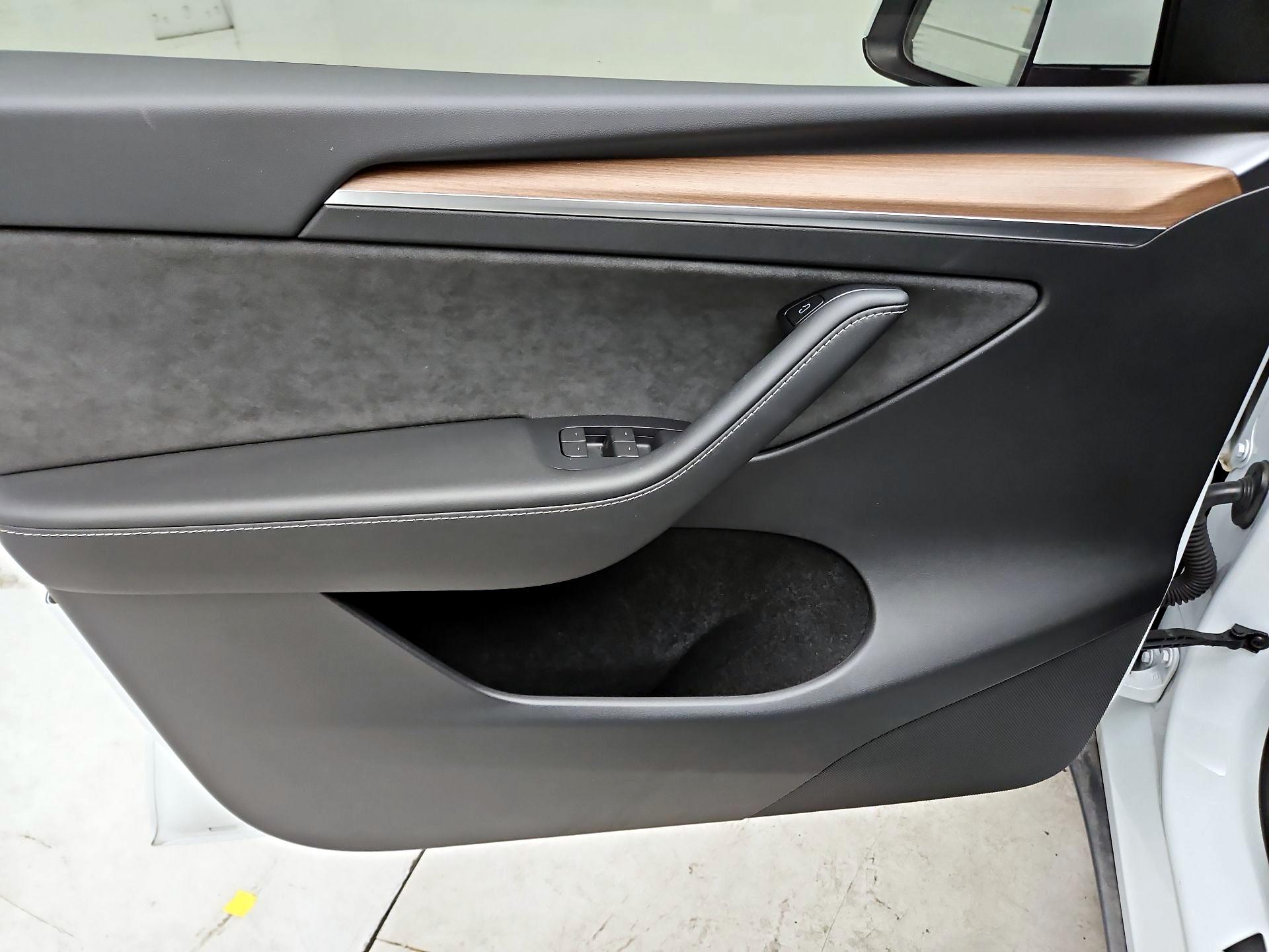 Thumbnail: 2023 Tesla Model Y - 10