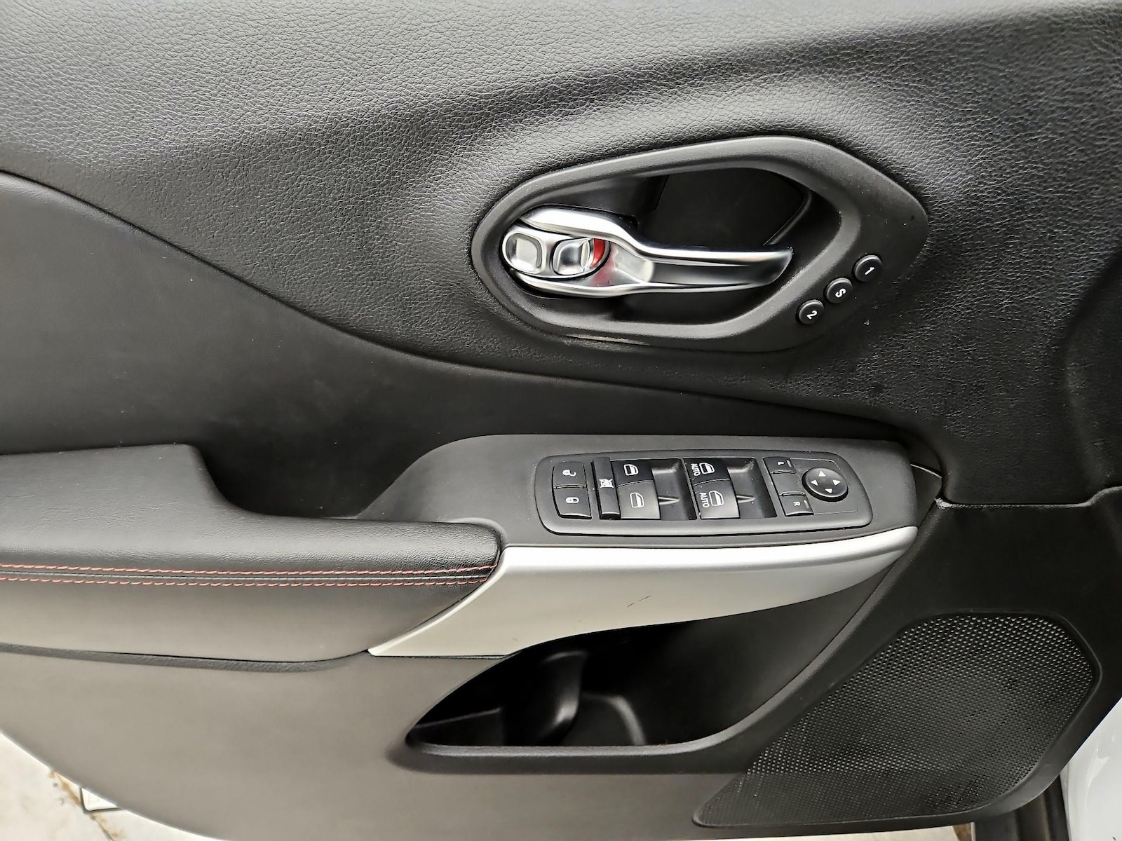 2018 Jeep Cherokee Trailhawk - Photo 13