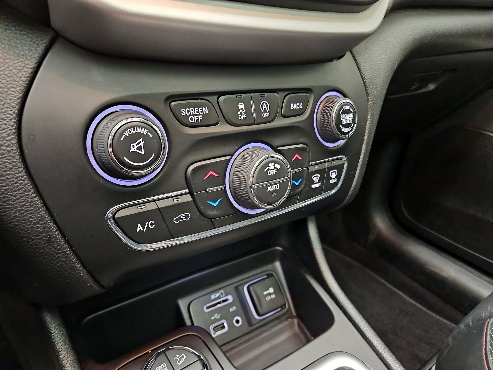 2018 Jeep Cherokee Trailhawk - Photo 17