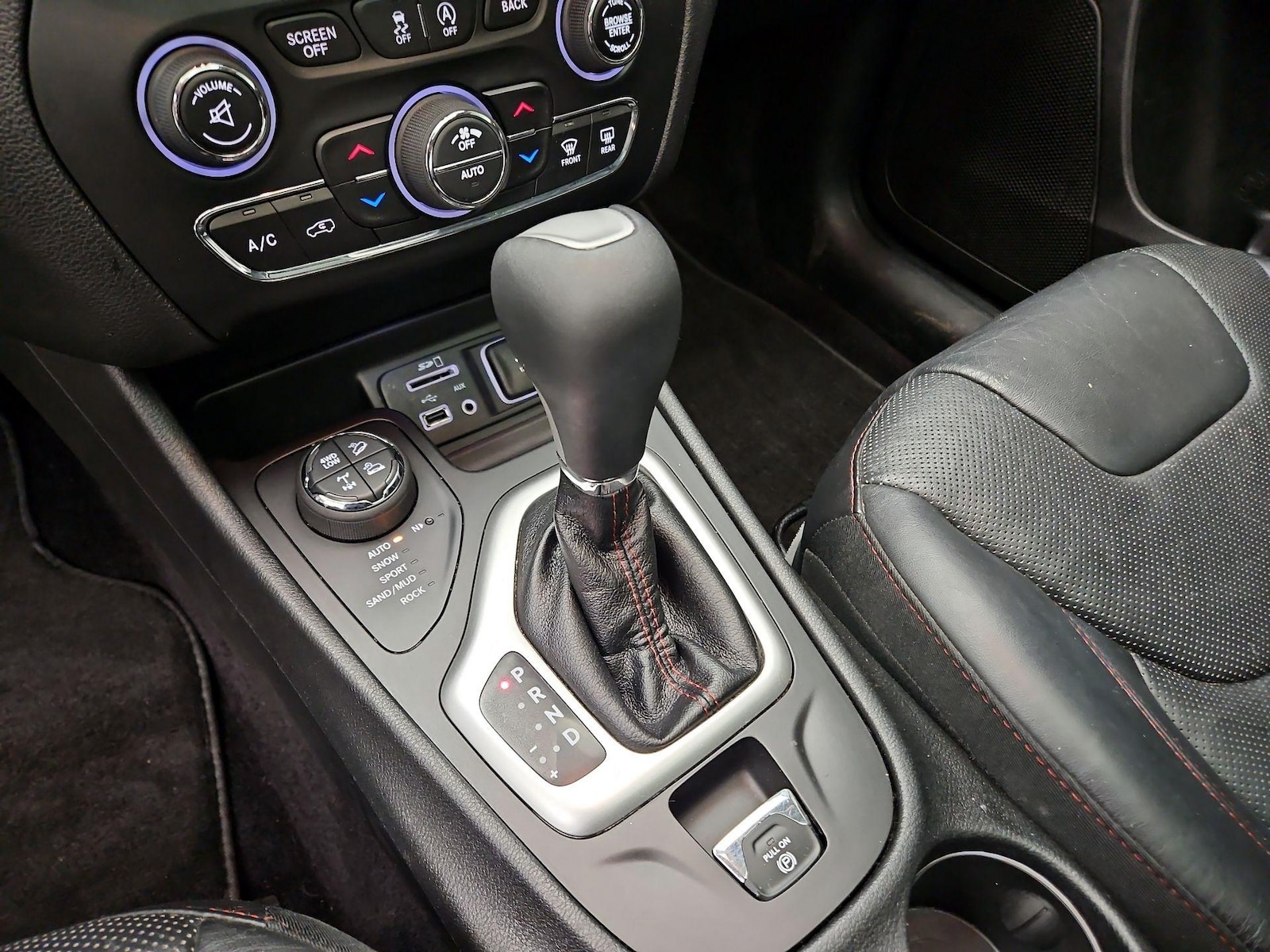 2018 Jeep Cherokee Trailhawk - Photo 18