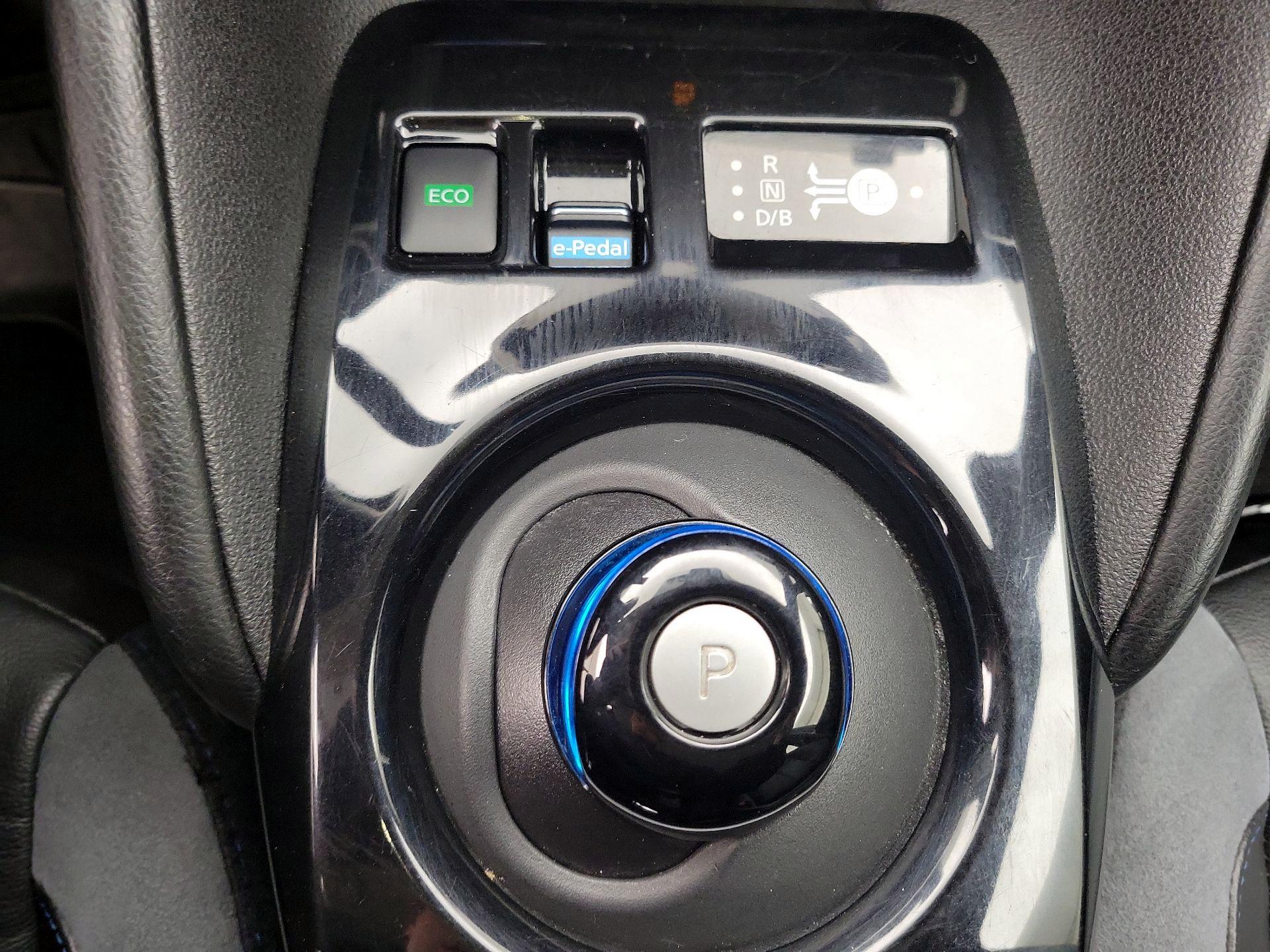 Thumbnail: 2022 Nissan Leaf - 17
