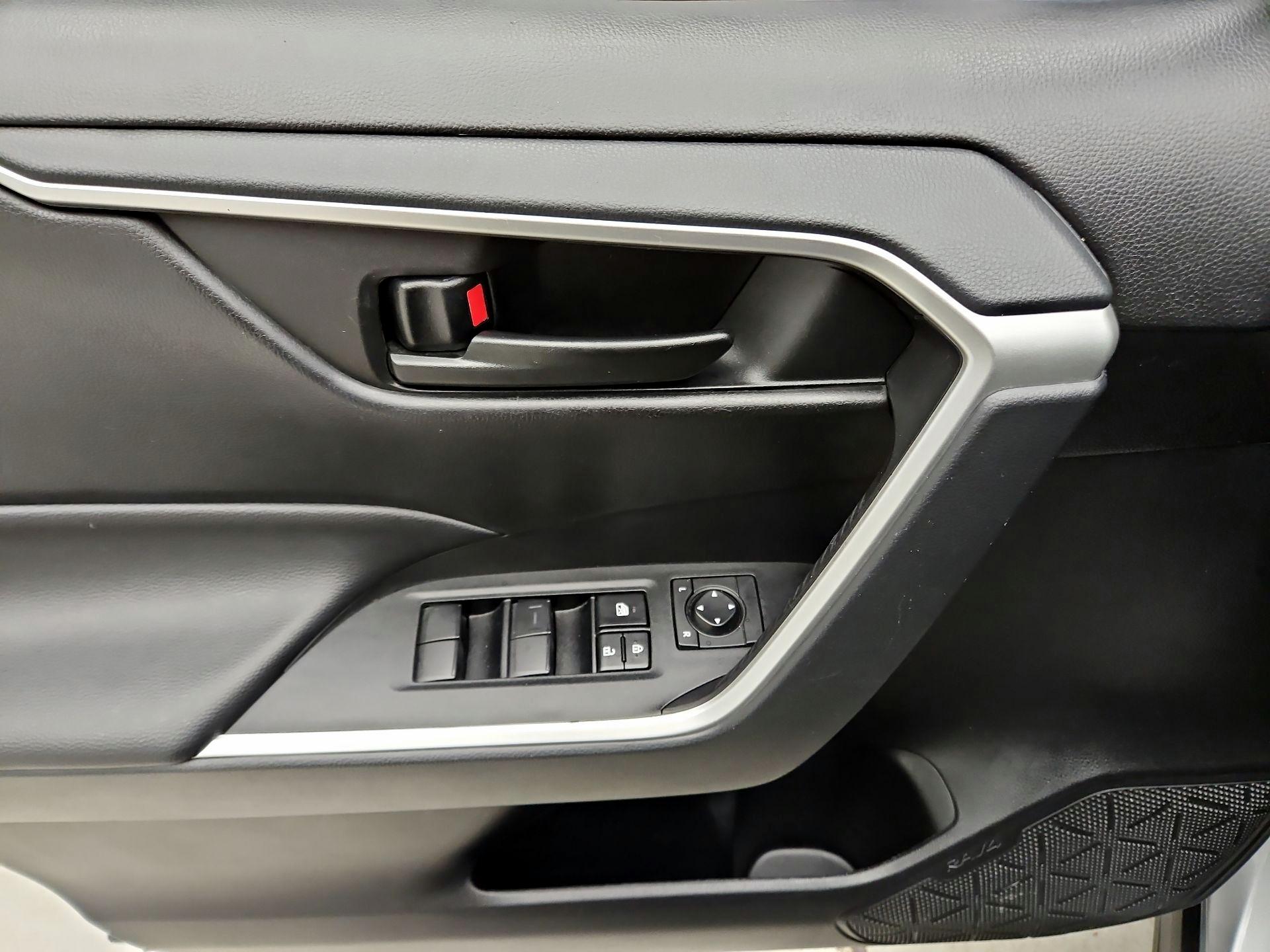 Thumbnail: 2023 Toyota RAV4 - 12