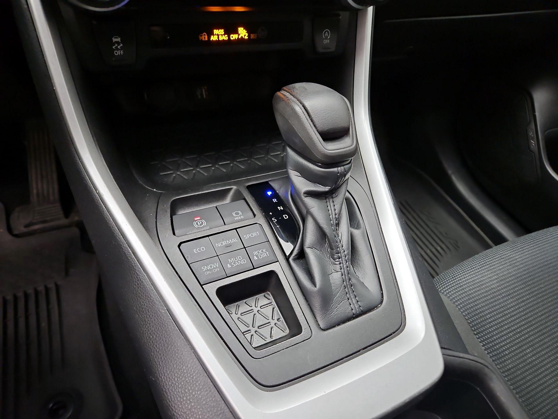 Thumbnail: 2023 Toyota RAV4 - 17