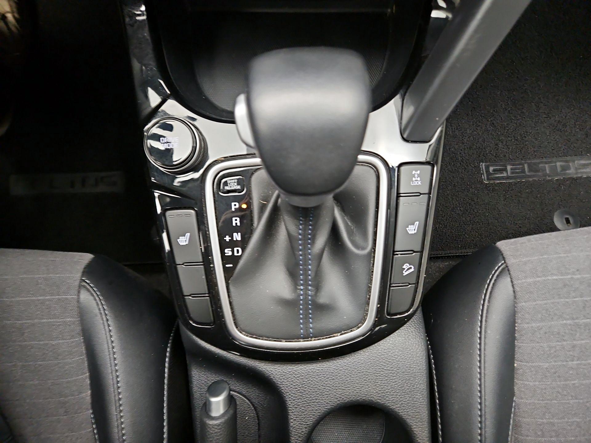 Thumbnail: 2023 Kia Seltos - 16